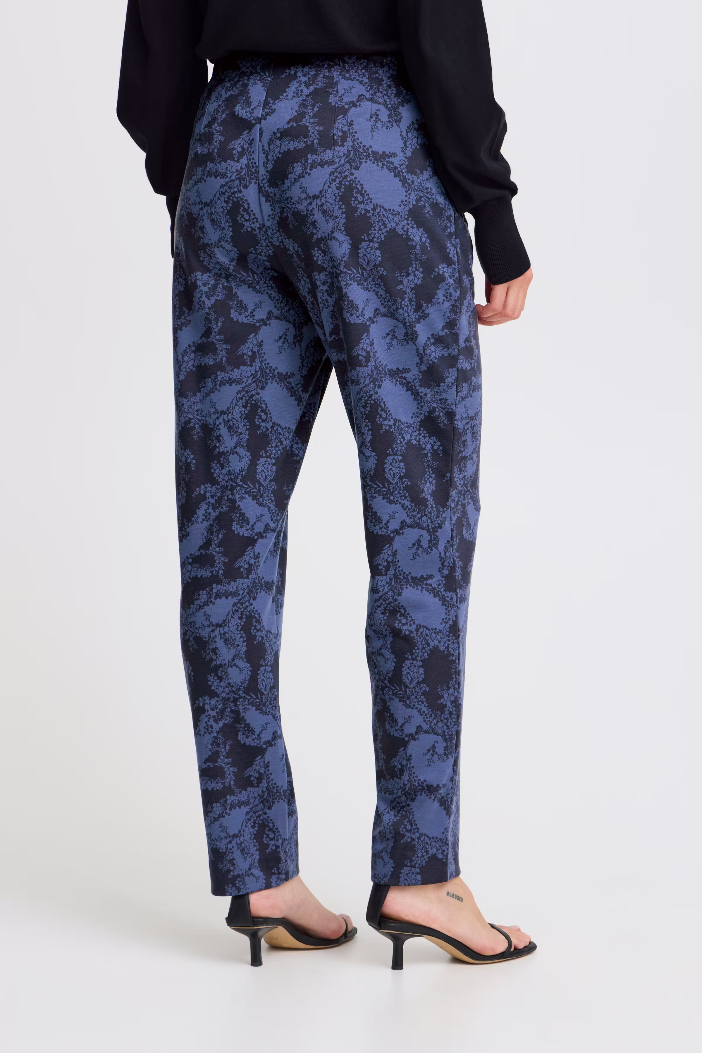 IHKATE Hose LOOKBOOK BACK 20121774-203713