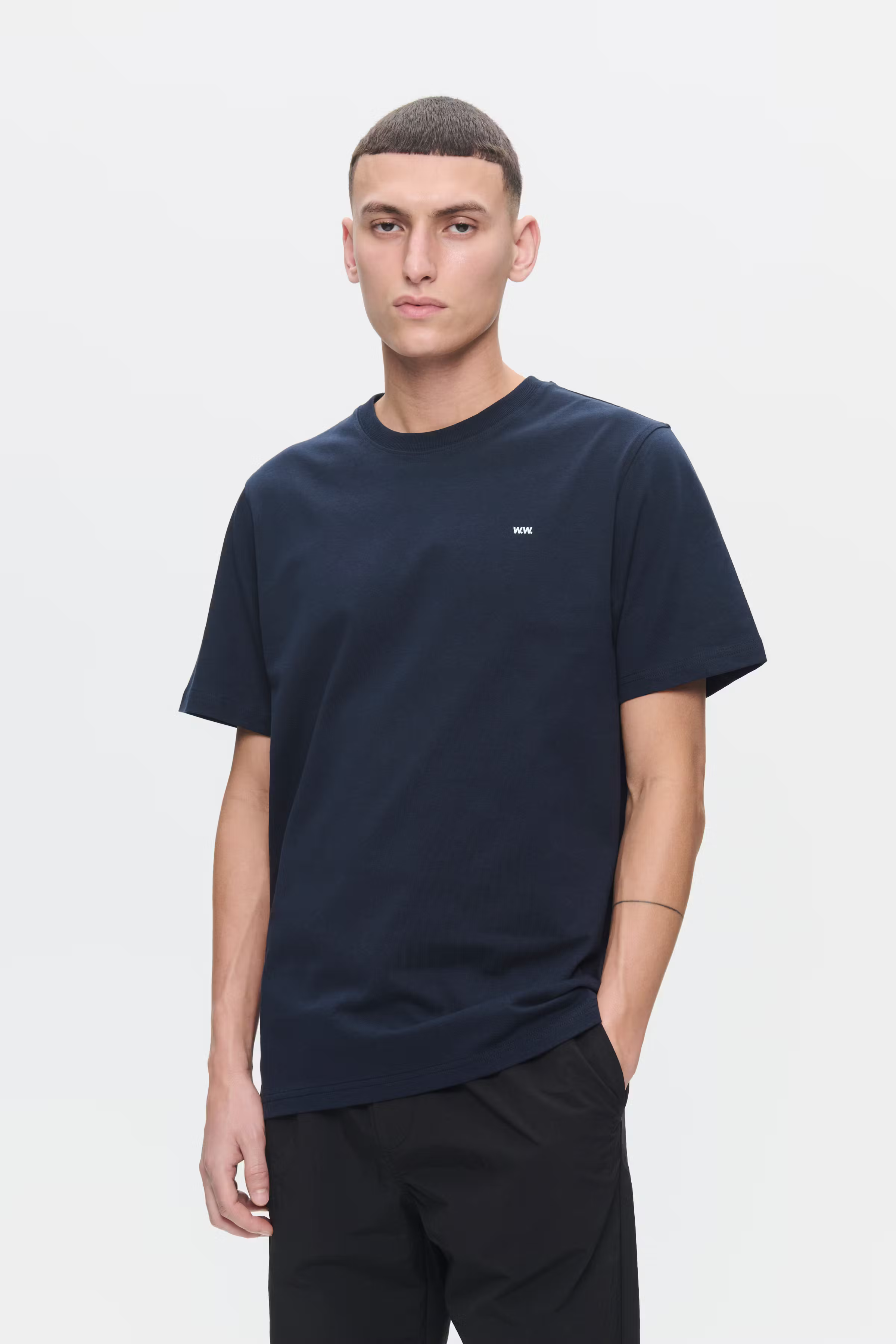 WWEssential T-shirt LOOKBOOK FRONT 30250245-194011
