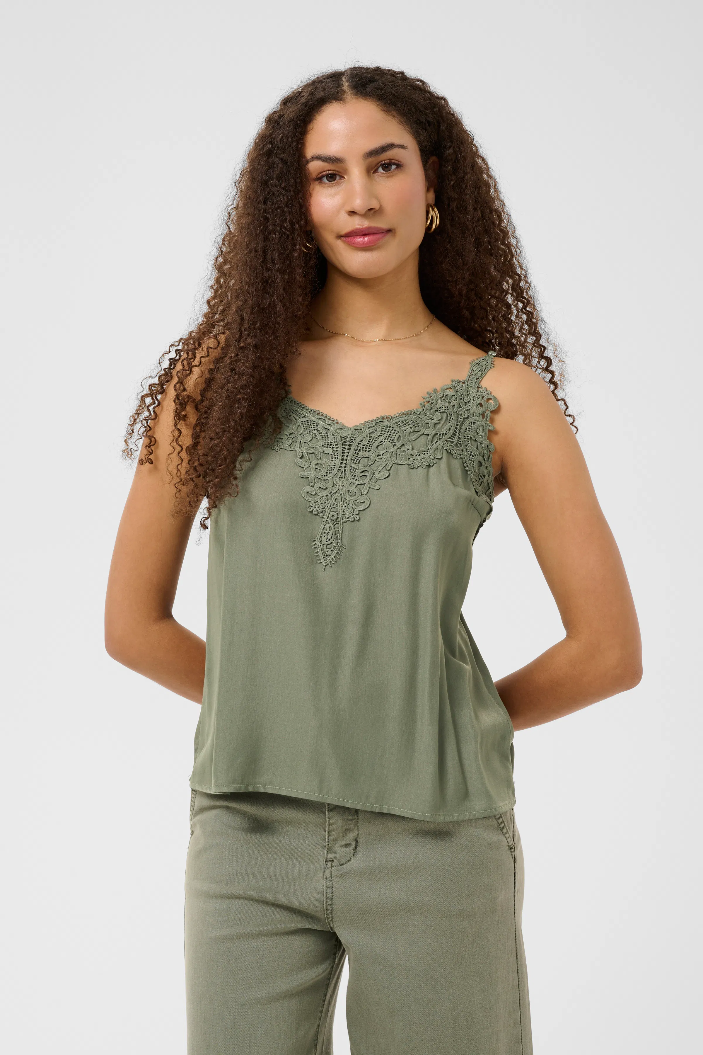 CRAnna Top LOOKBOOK FRONT 10611224-180514