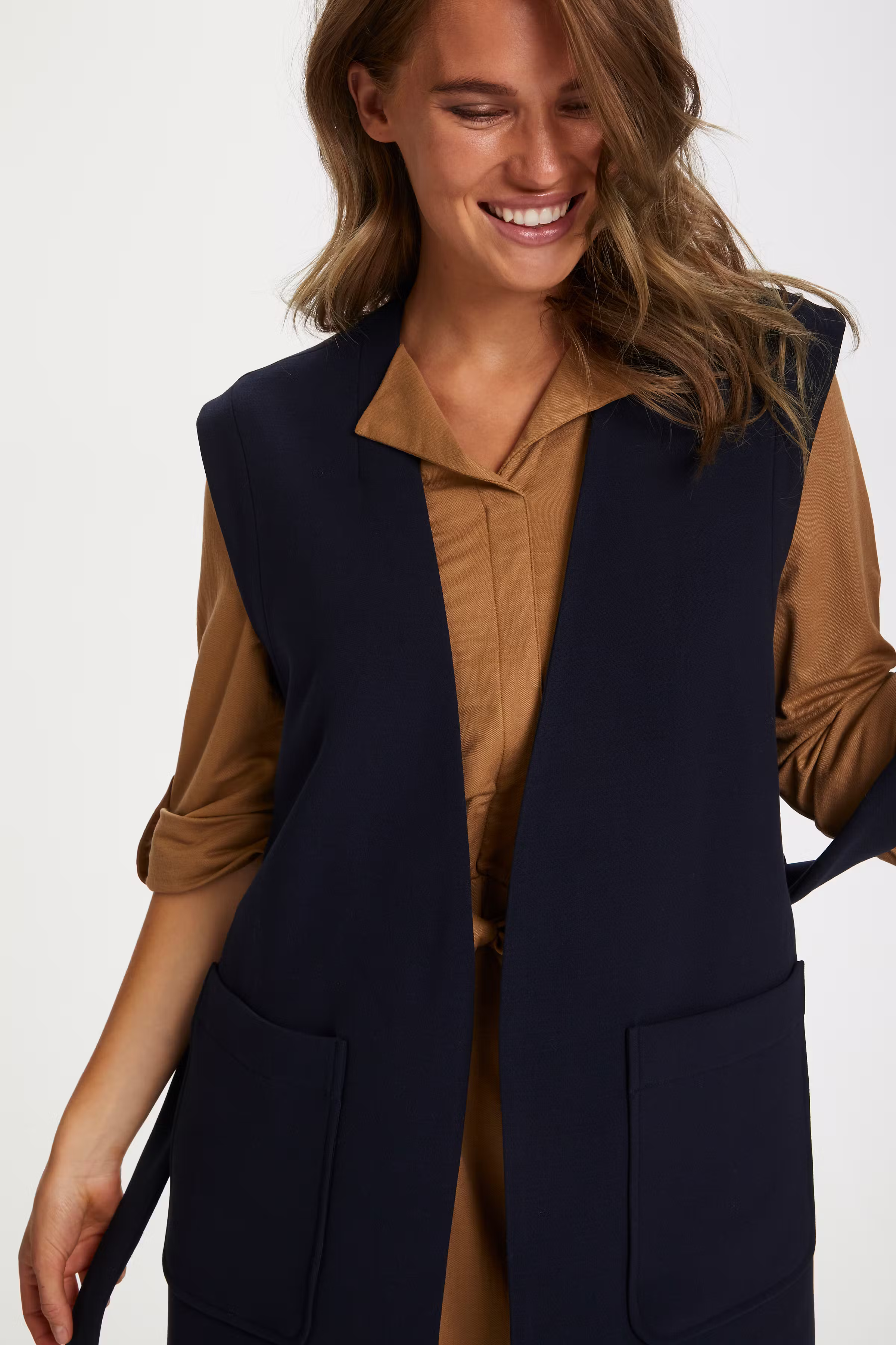 EnricaSZ Vest

 LOOKBOOK DETAIL 30510957-193713