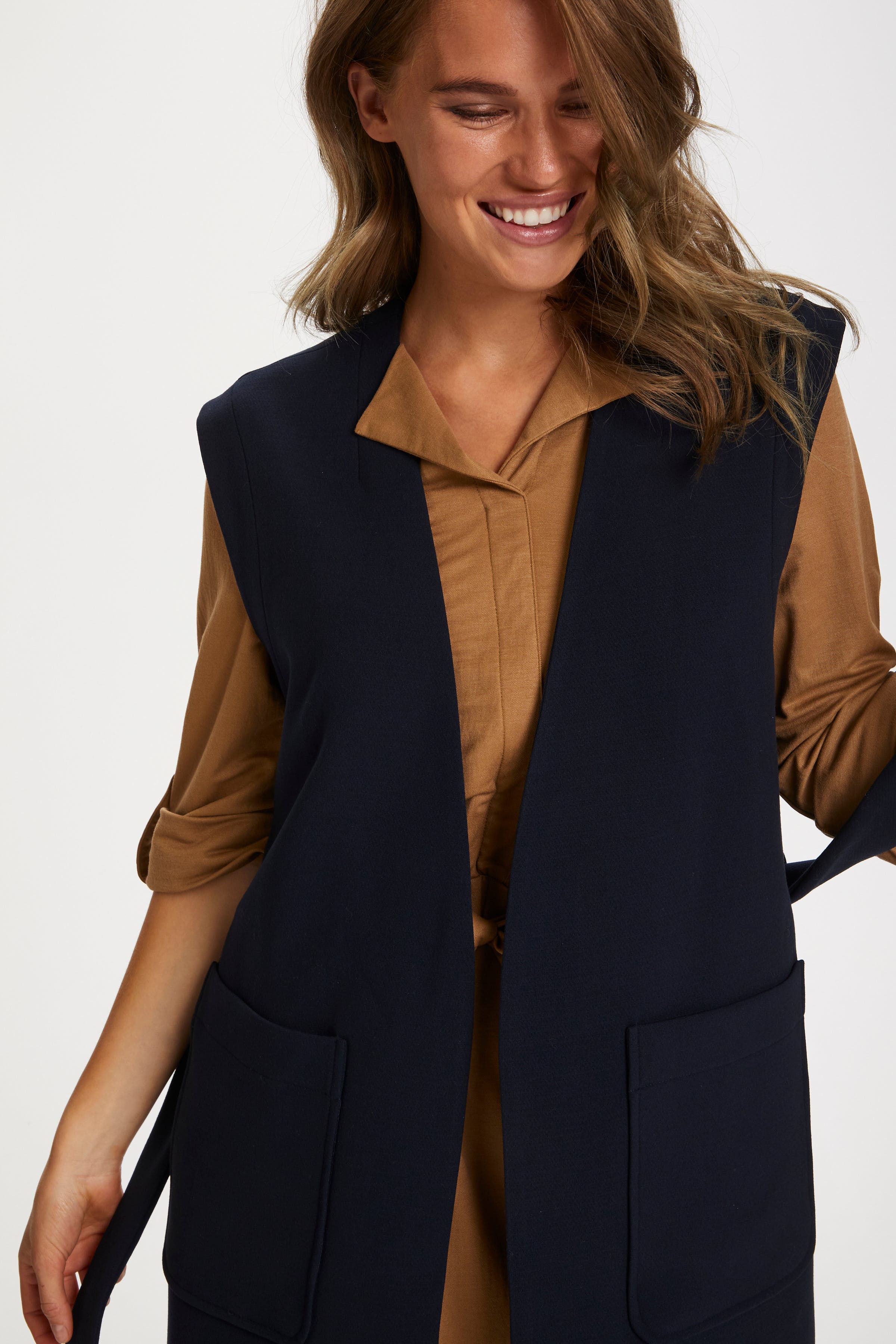 EnricaSZ Vest

 LOOKBOOK DETAIL 30510957-193713