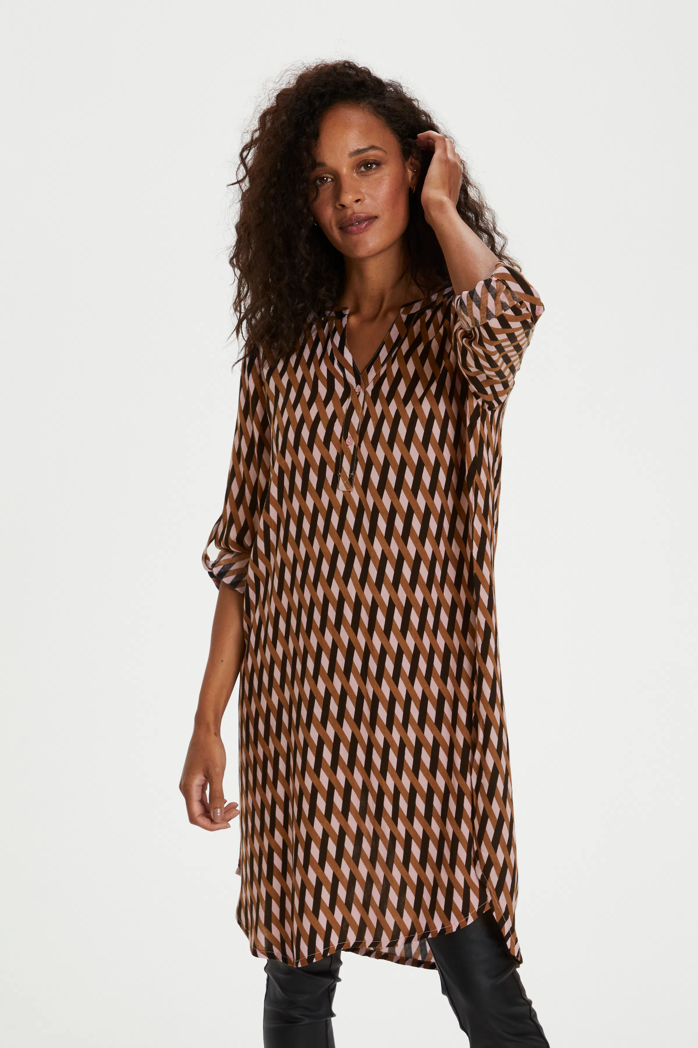 KAmarana Kjole LOOKBOOK FRONT 10551803-101008