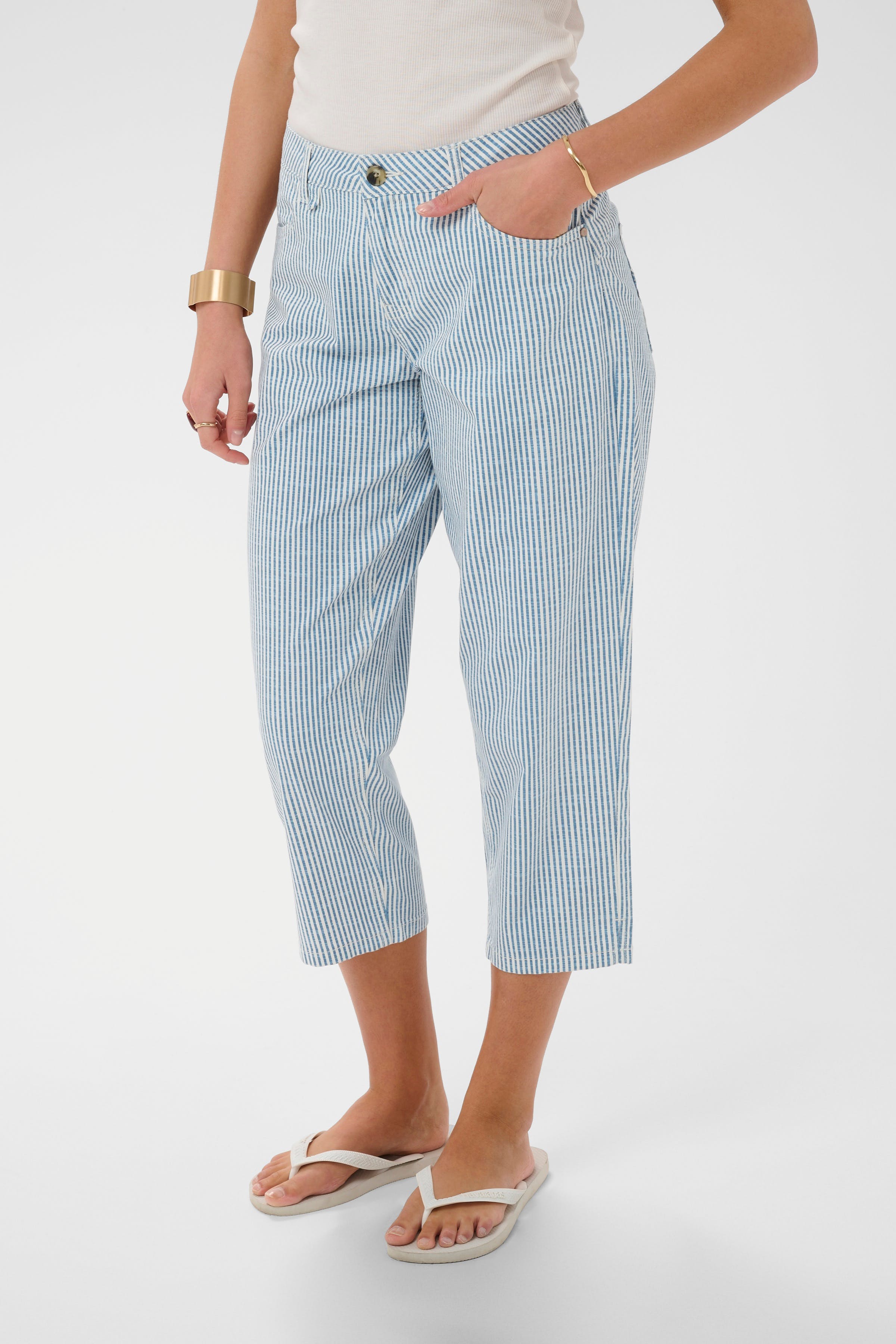 CRBerta Shorts LOOKBOOK FRONT 10614875-108999