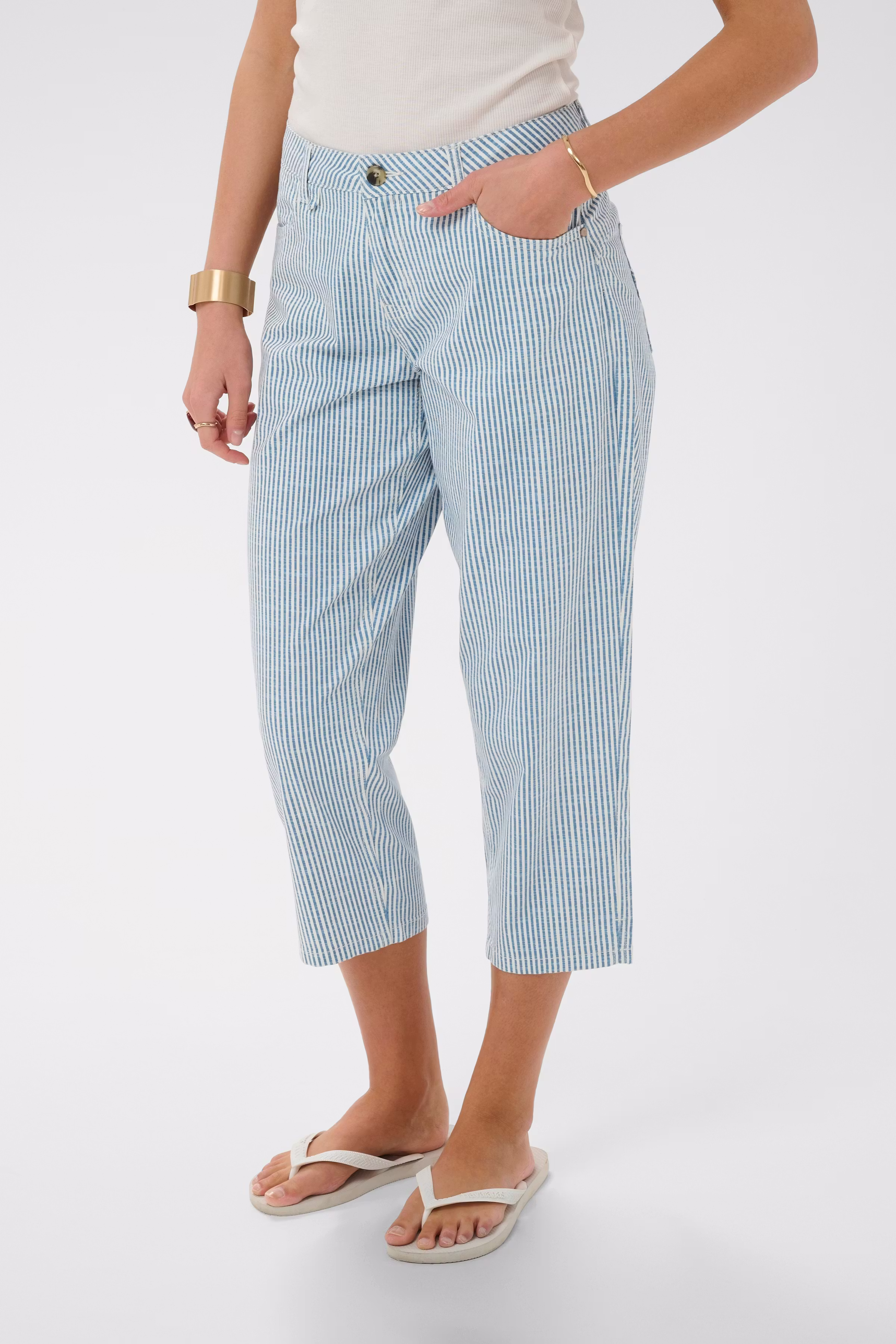 CRBerta Shorts LOOKBOOK FRONT 10614875-108999