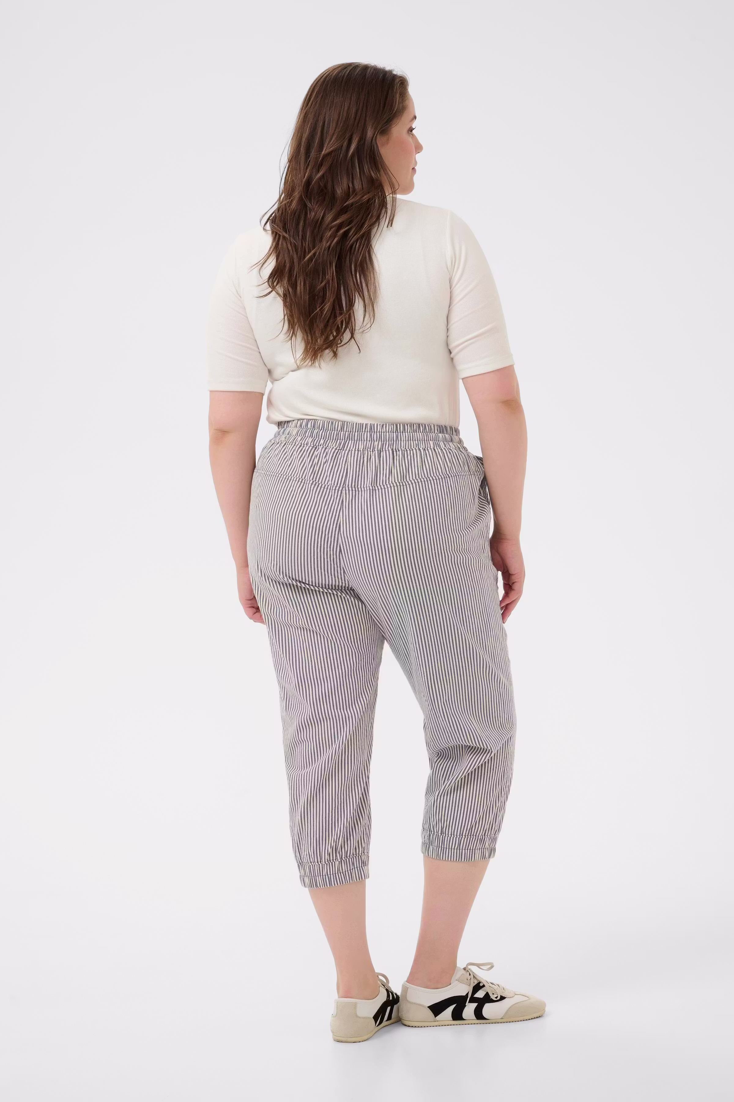 KCnana Hose LOOKBOOK BACK 10583333-106298
