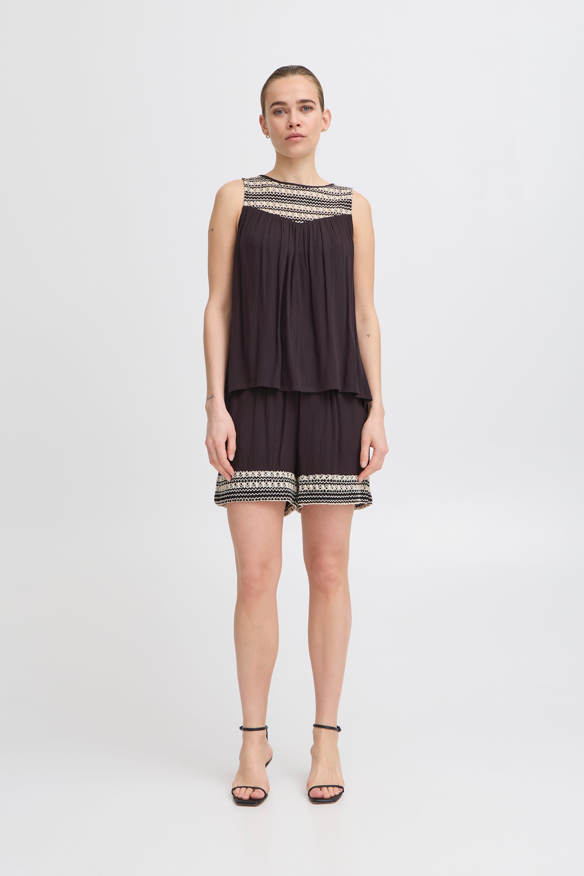 IHRAGNI Top LOOKBOOK FRONT 20123291-194008
