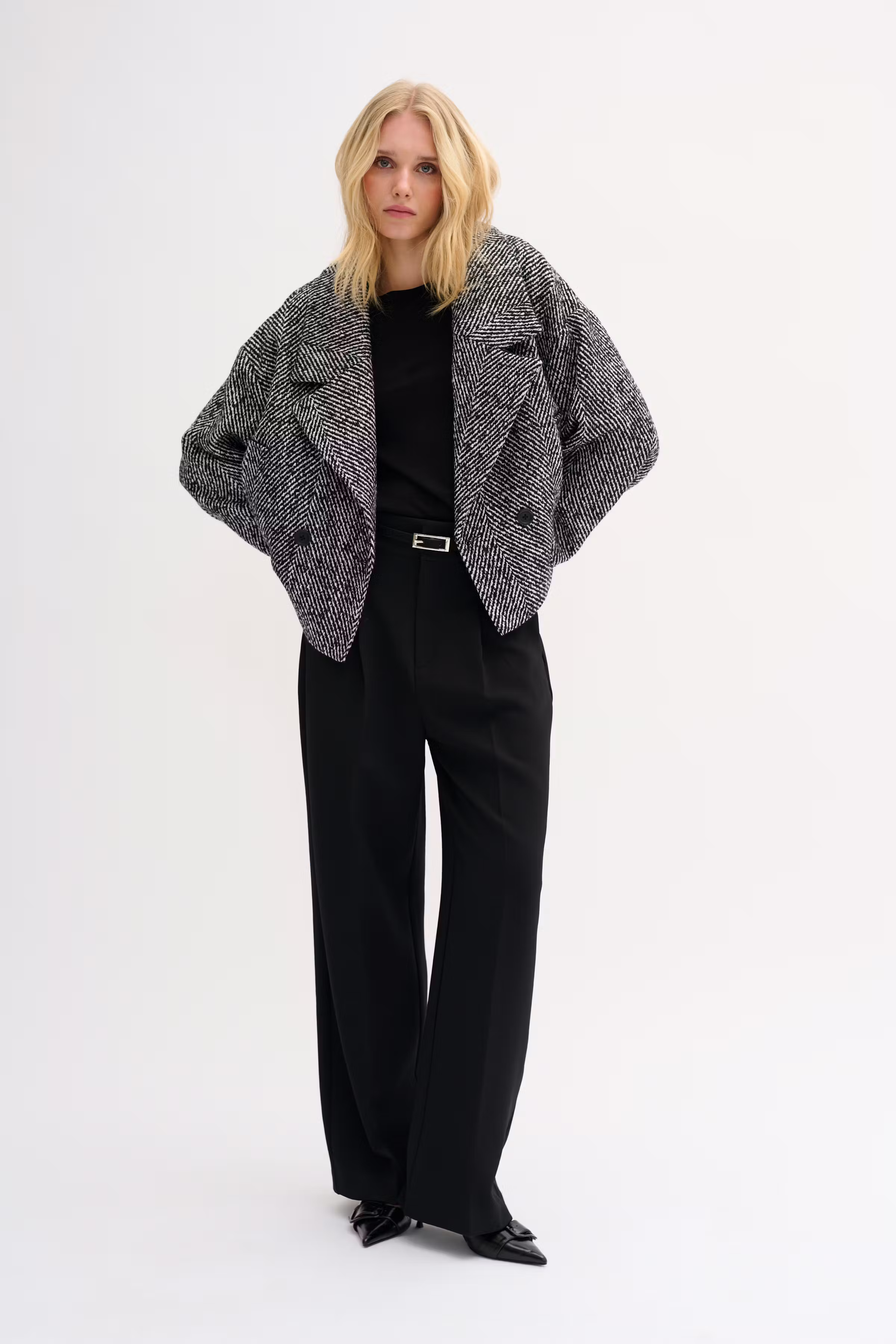 MaggieMW Mantel LOOKBOOK FRONT 10704749-106157