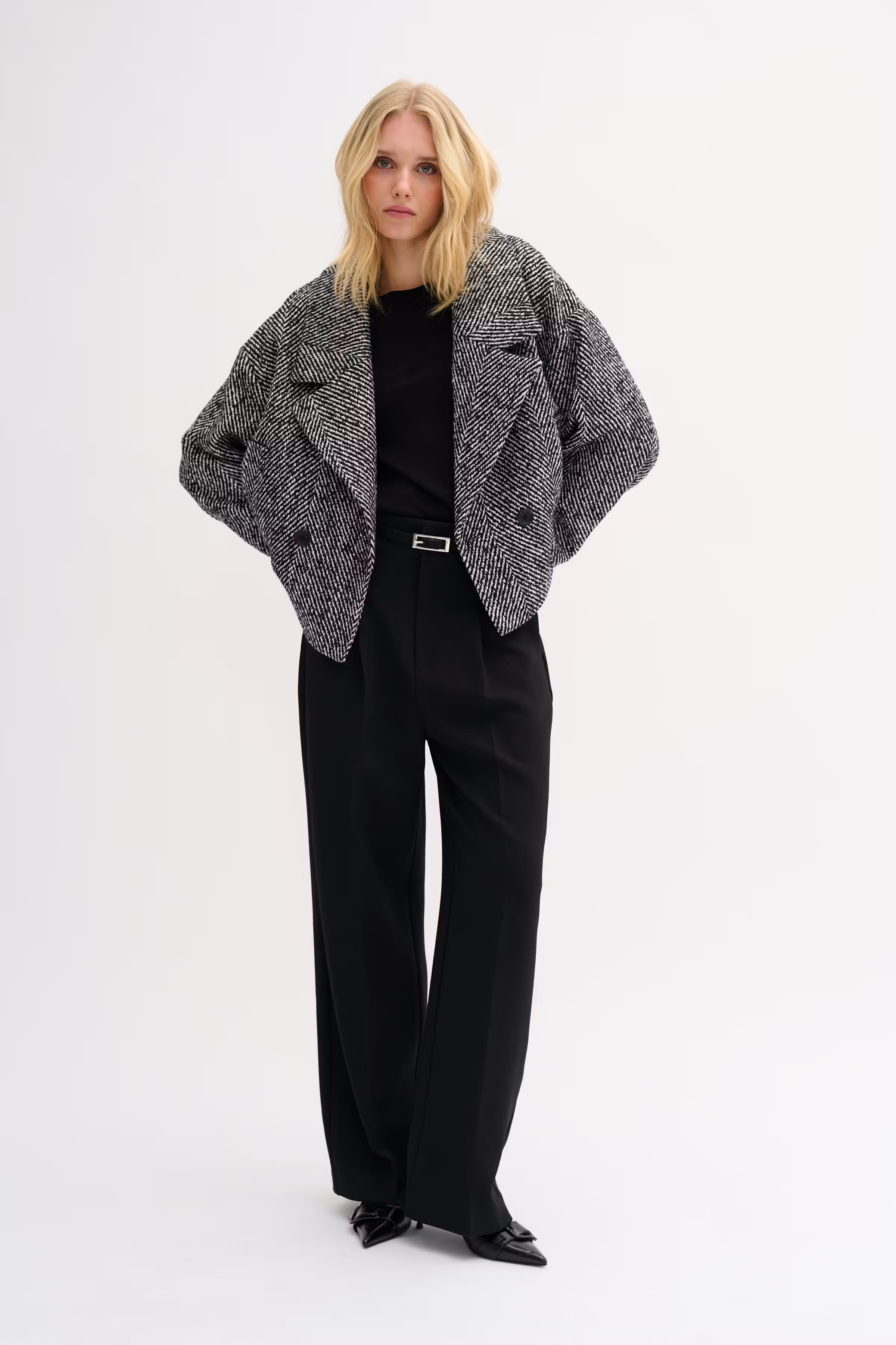 MaggieMW Mantel LOOKBOOK FRONT 10704749-106157