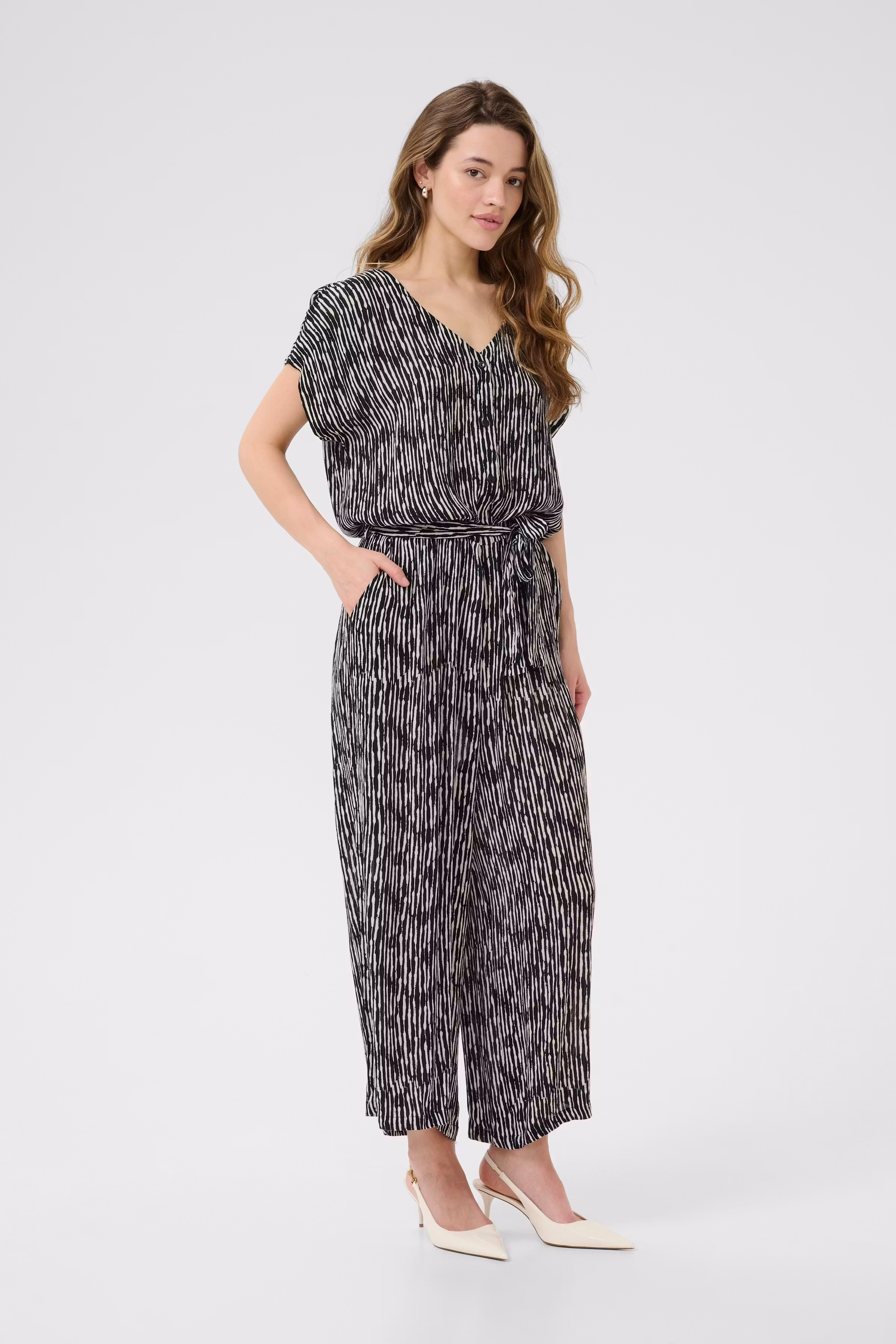 KAmille Overall LOOKBOOK FRONT 10552230-107944