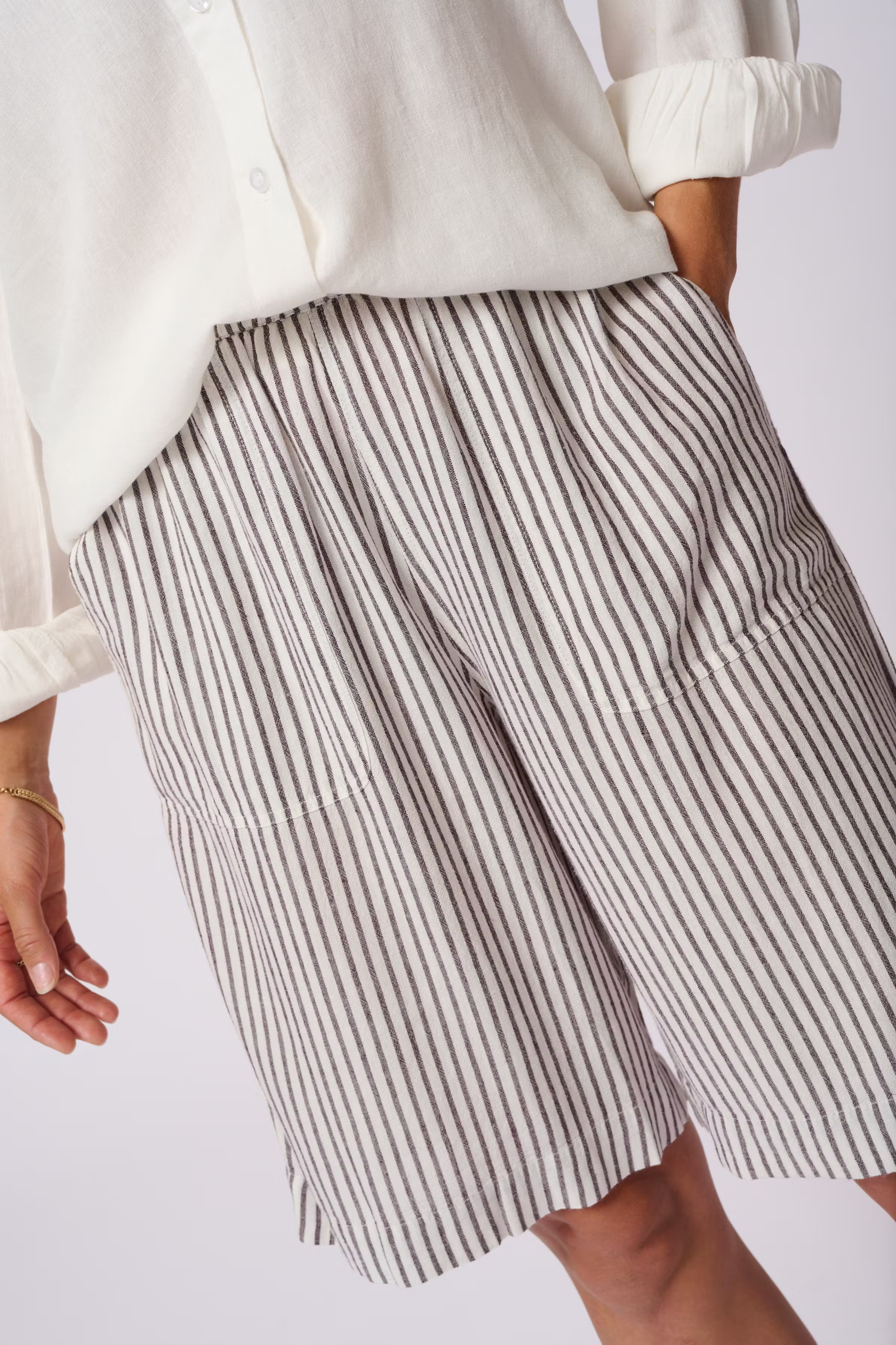 KAmilia Linnen Shorts LOOKBOOK DETAIL 10509668-107749
