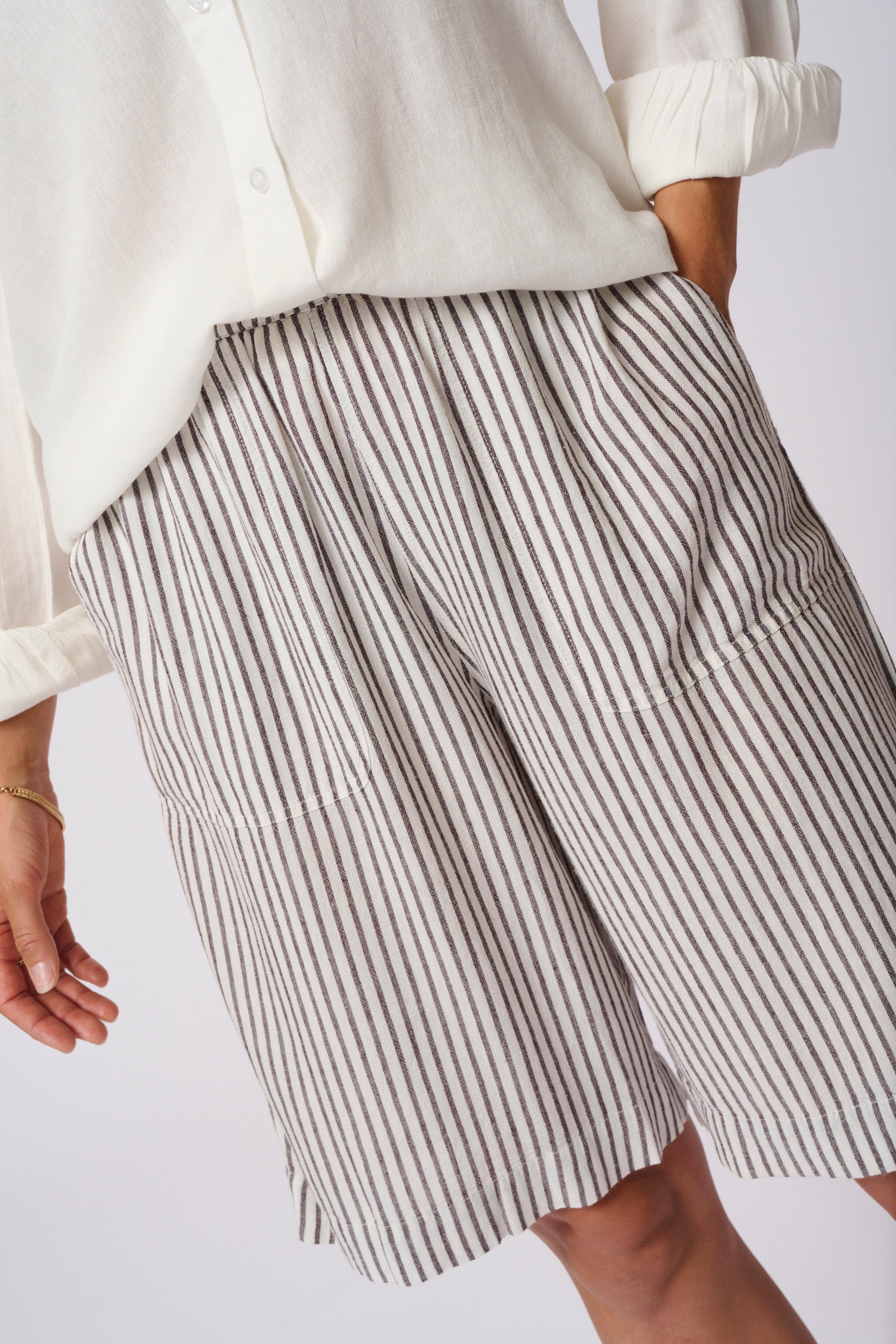 KAmilia Linen Shorts LOOKBOOK DETAIL 10509668-107749