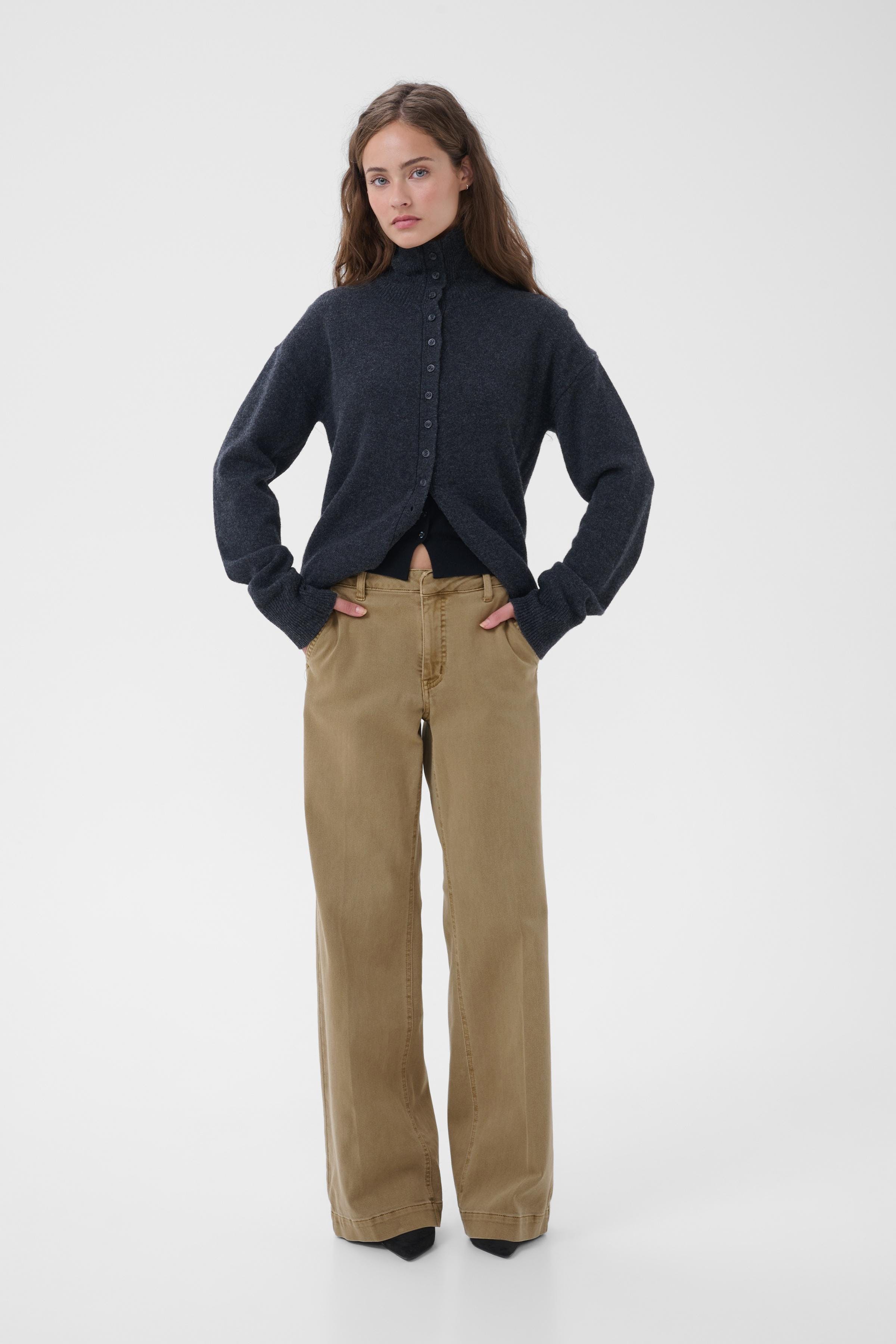 LaraMW Hose LOOKBOOK FRONT 10705225-150309
