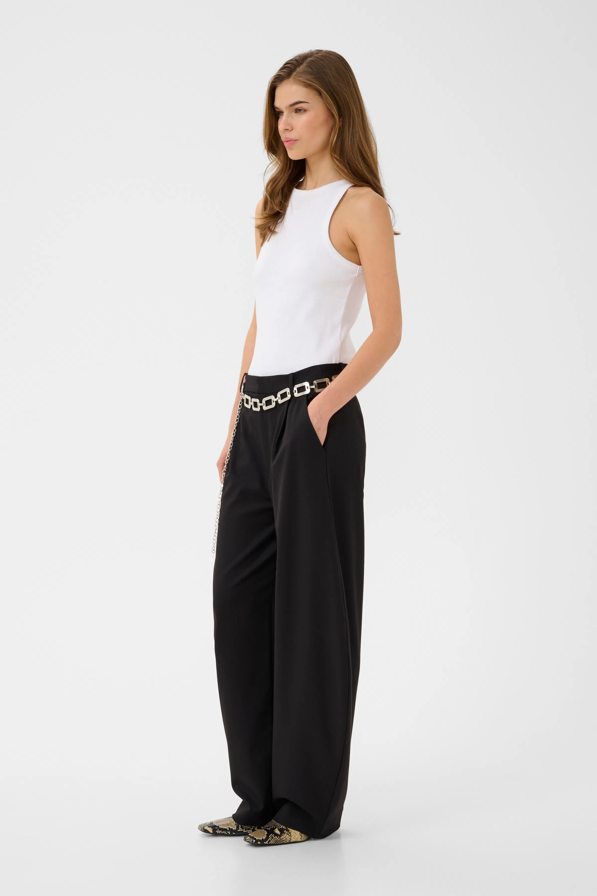 GZcallia Barrel pants LOOKBOOK FRONT 10910449-100017