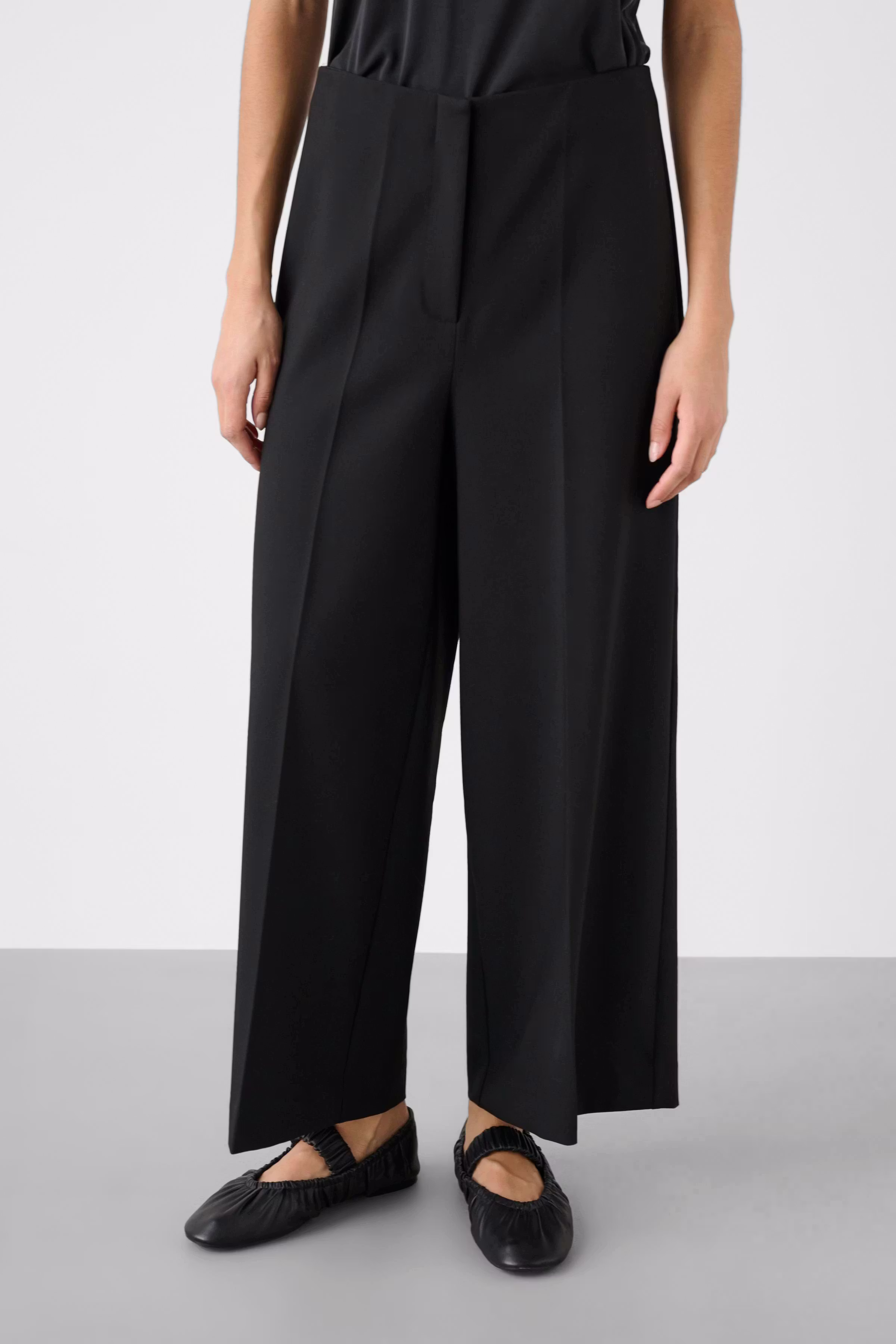 SLCorinne Cropped Trousers LOOKBOOK FRONT 30407013-194008
