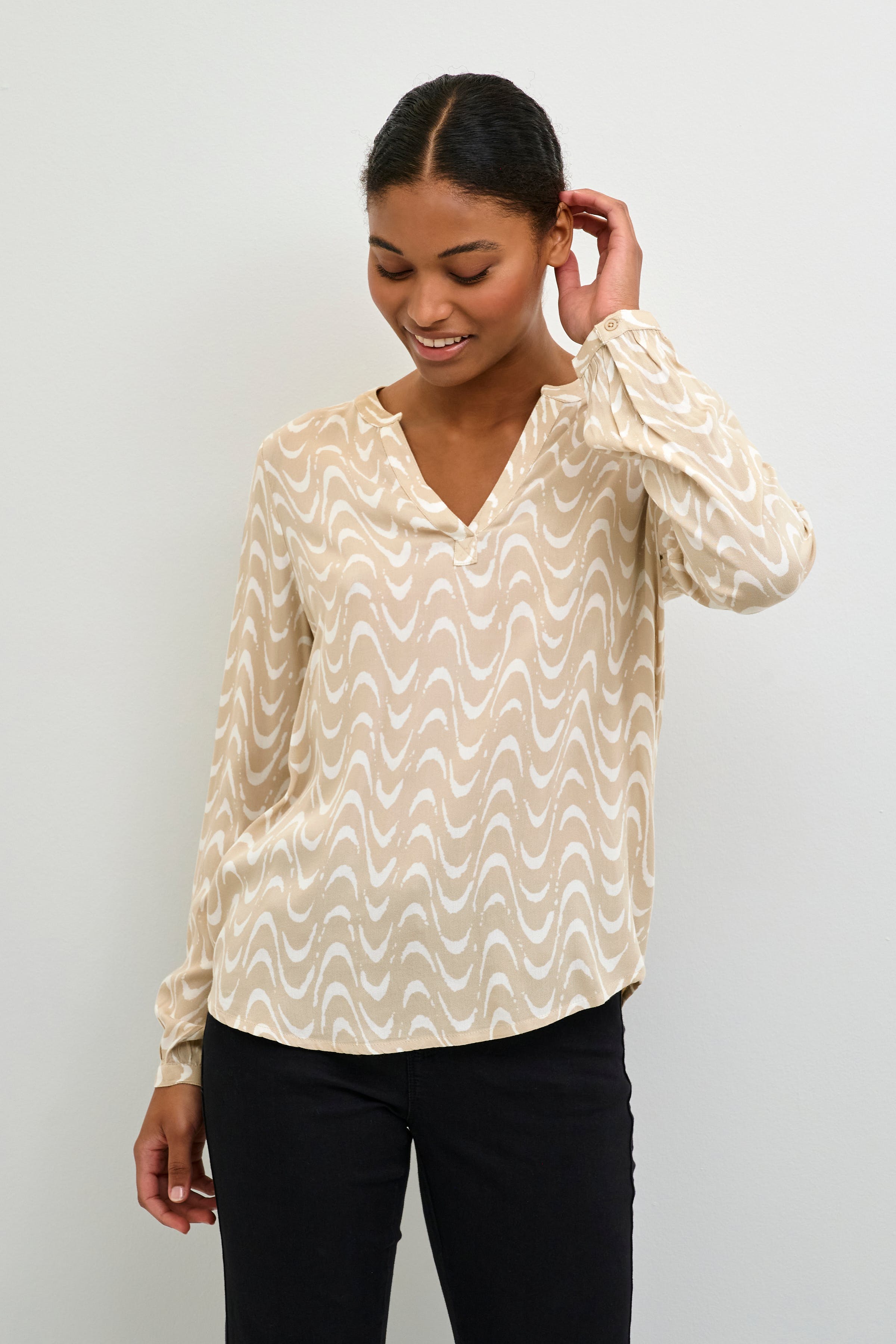 KAmira Blus LOOKBOOK FRONT 10508287-105322