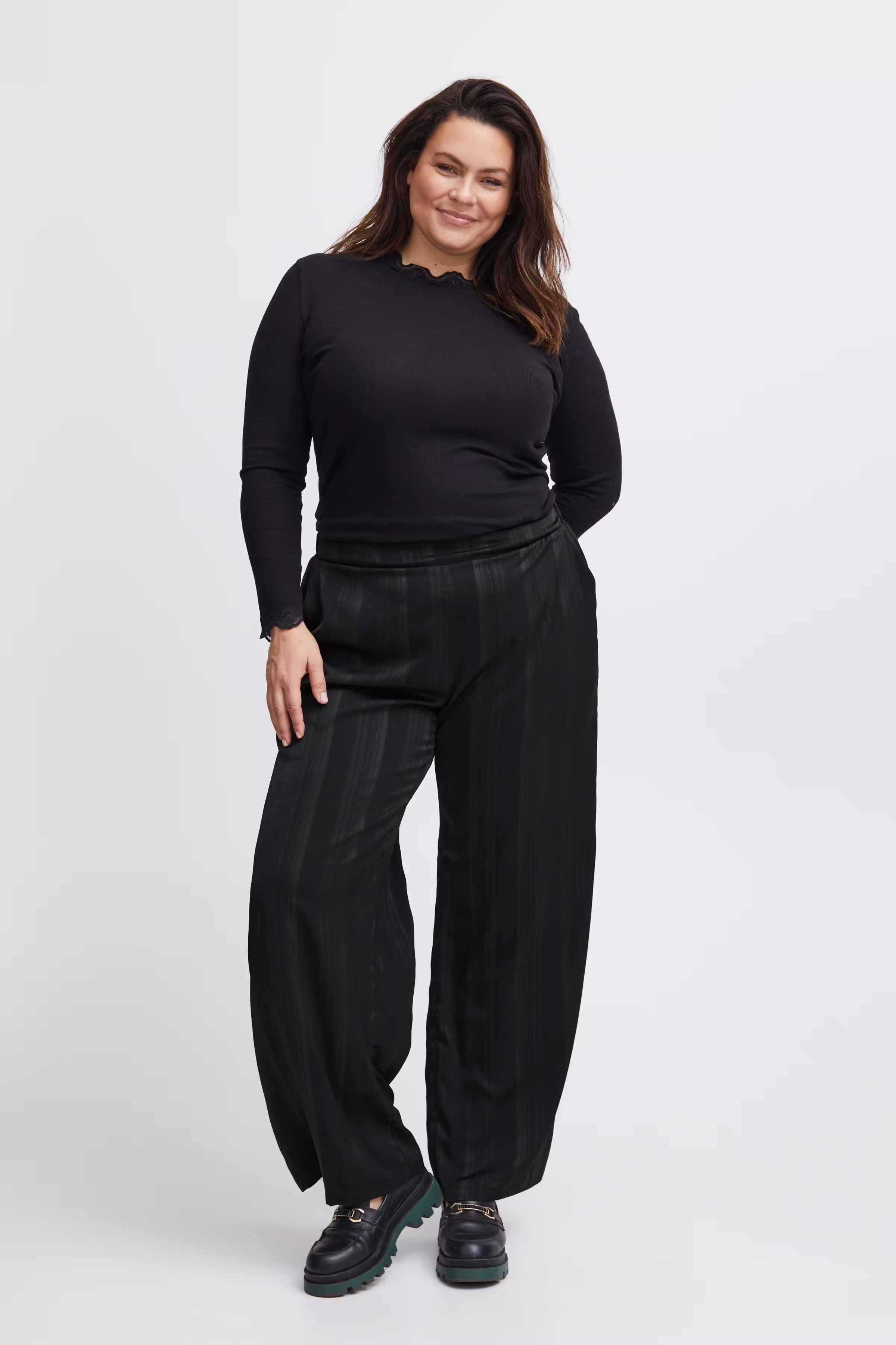 FPYNDA Broek LOOKBOOK FRONT 20613094-200113