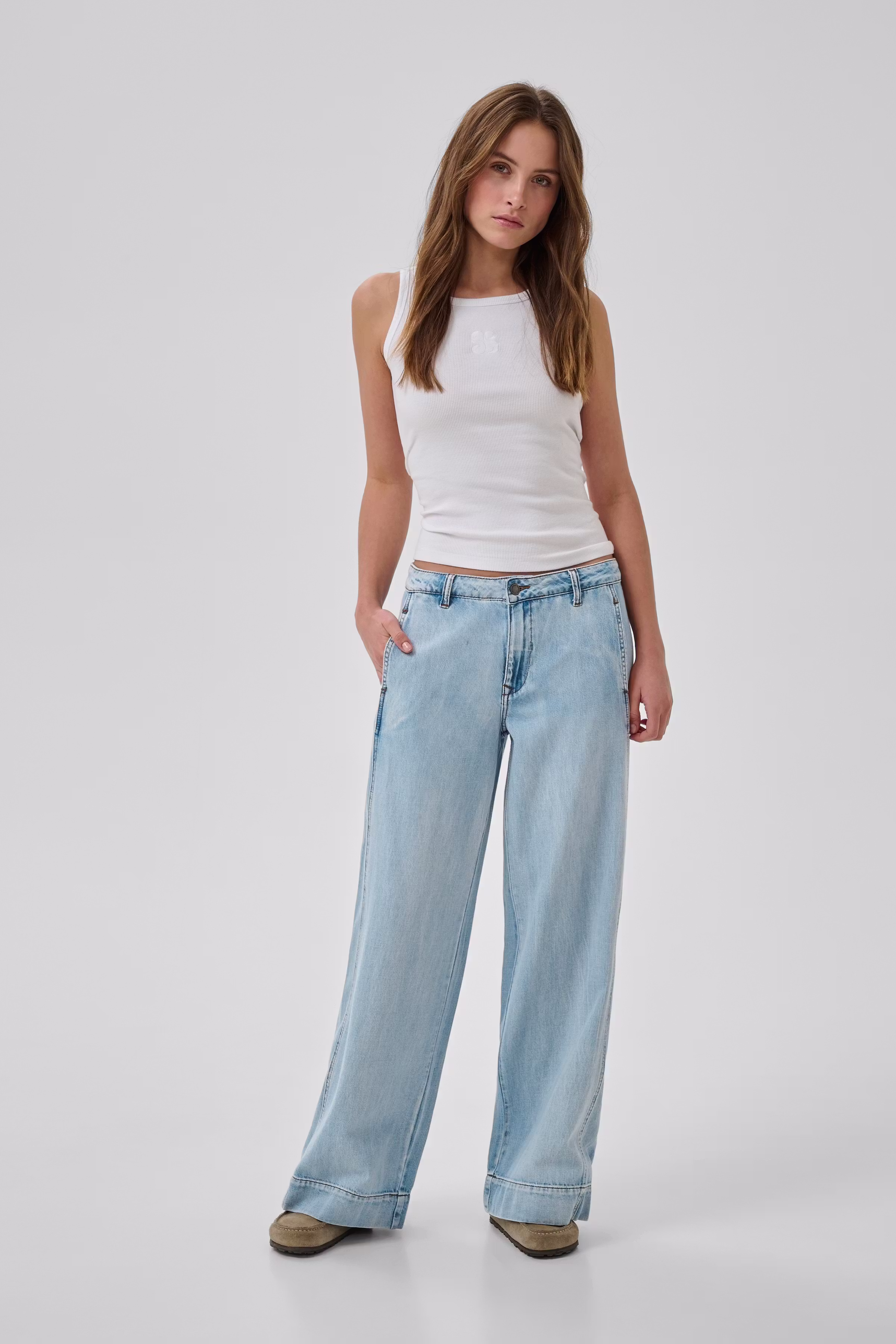 HilmaMW Jeans LOOKBOOK FRONT 10705062-100045