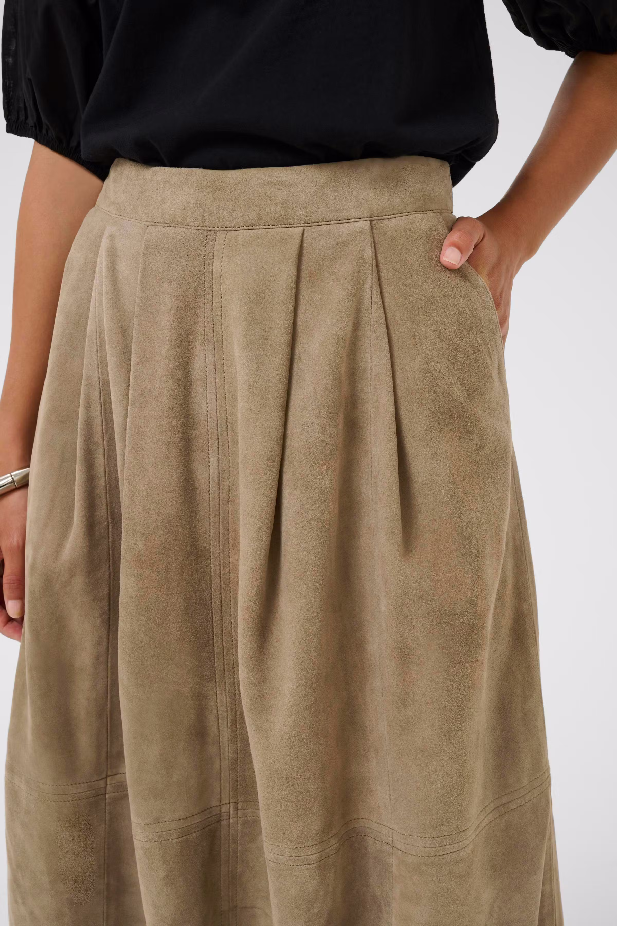 CUannemie Suede skirt LOOKBOOK DETAIL 50112730-171009