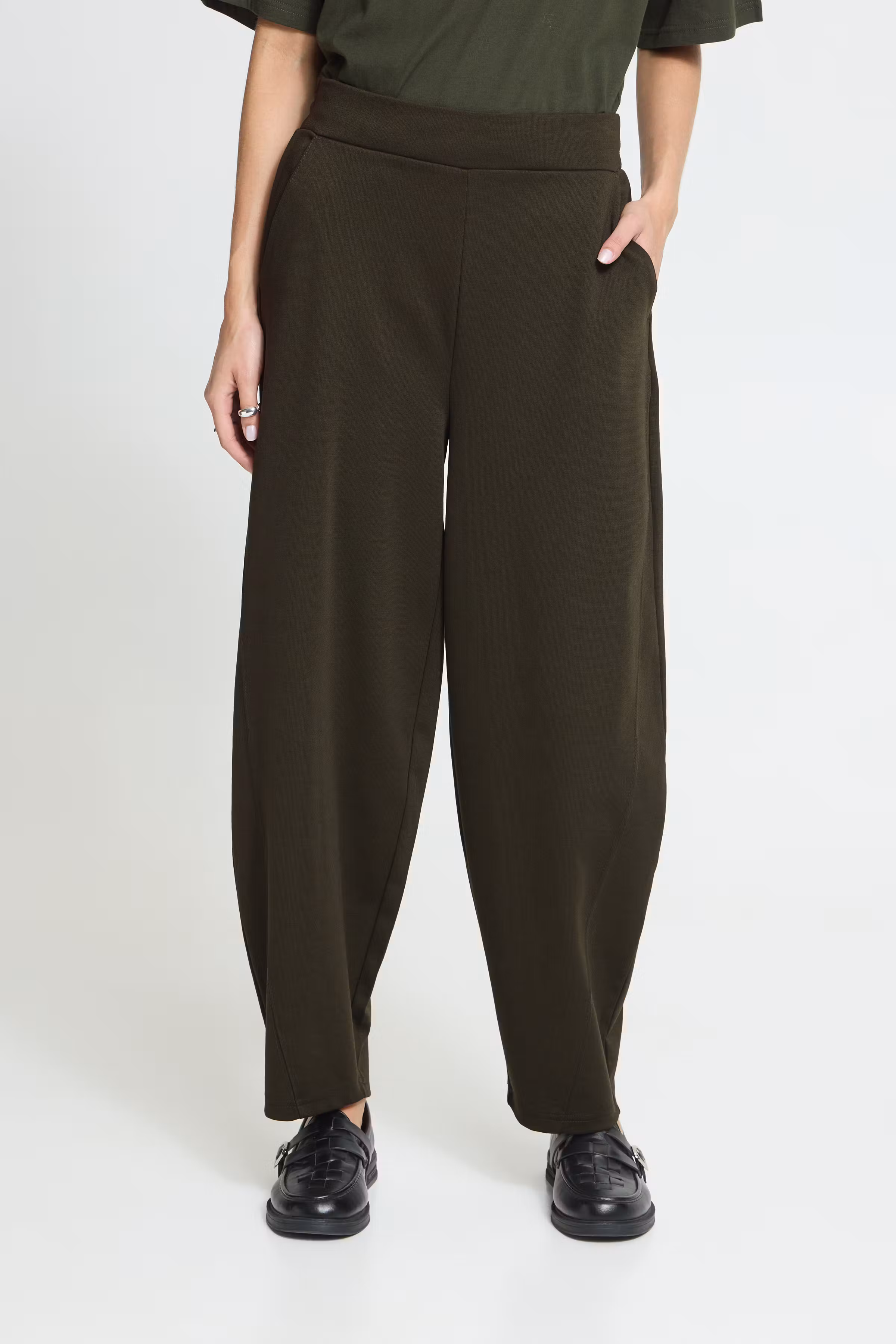 IXKATE BARREL  Hose LOOKBOOK FRONT 20123727-190509