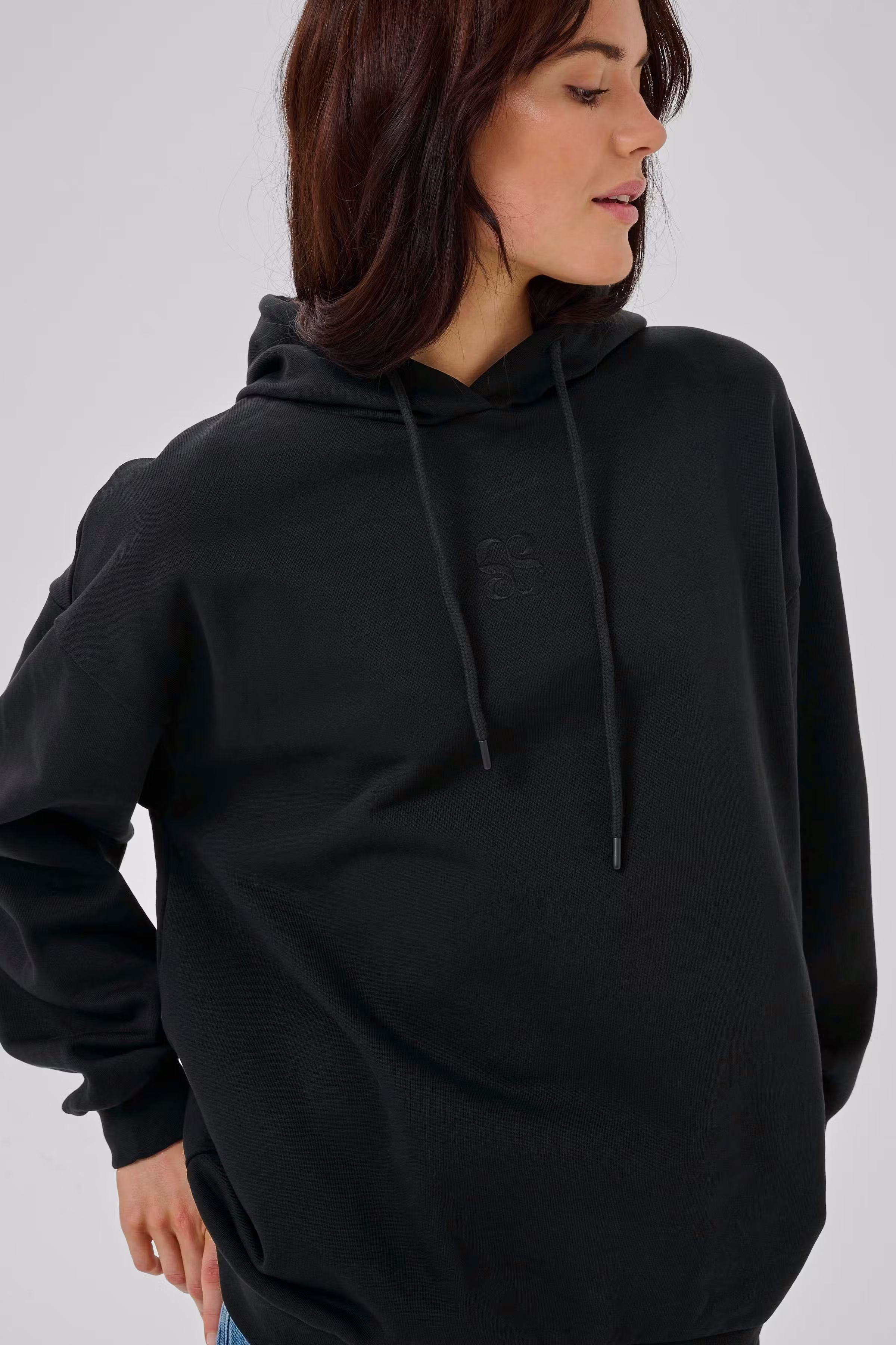 14 THE ENZO LOGO HOODIE LOOKBOOK DETAIL 10704896-100031