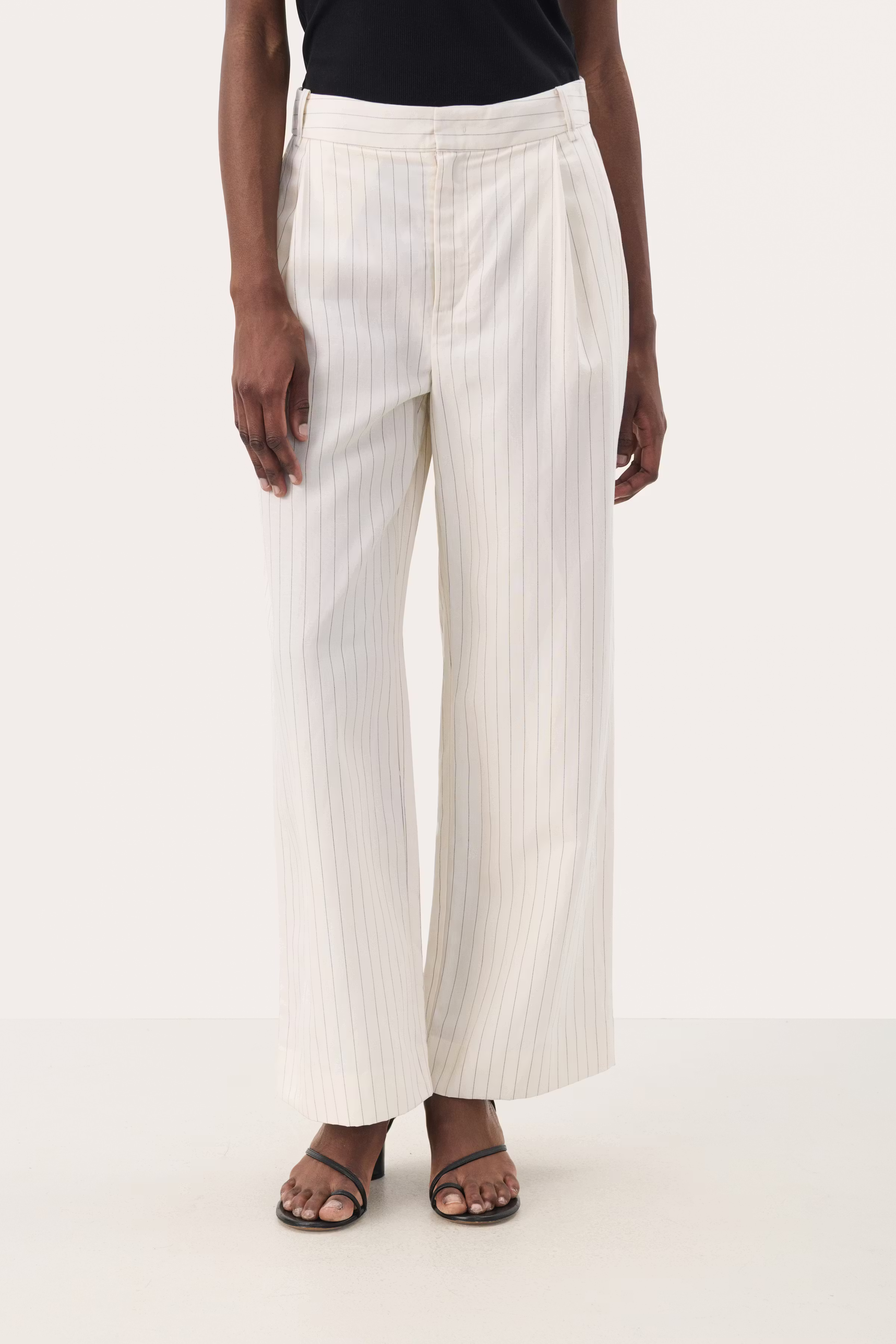 RabiaPW Hose LOOKBOOK FRONT 30309595-303910