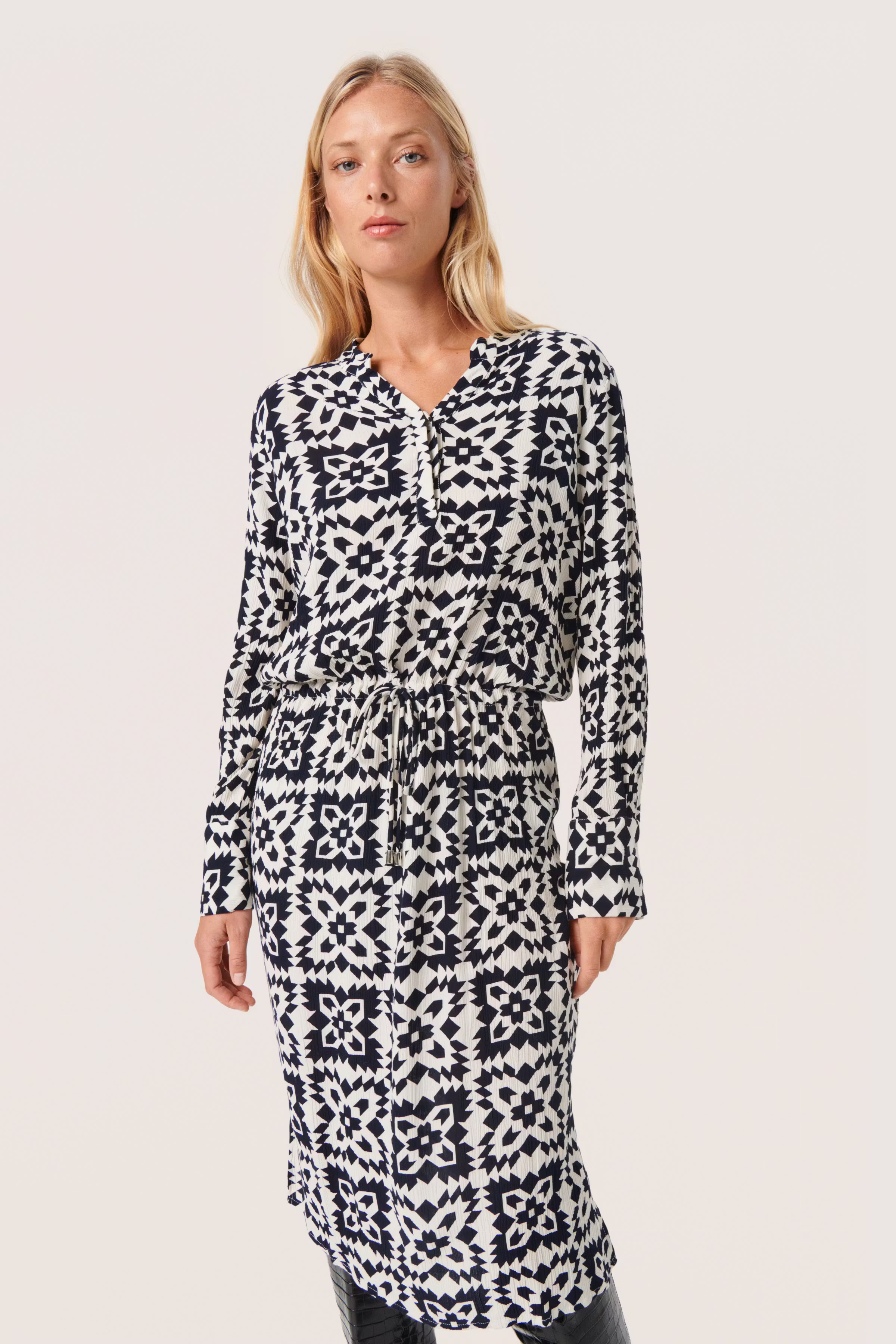 SLZaya Kleid LOOKBOOK FRONT 30407127-302588