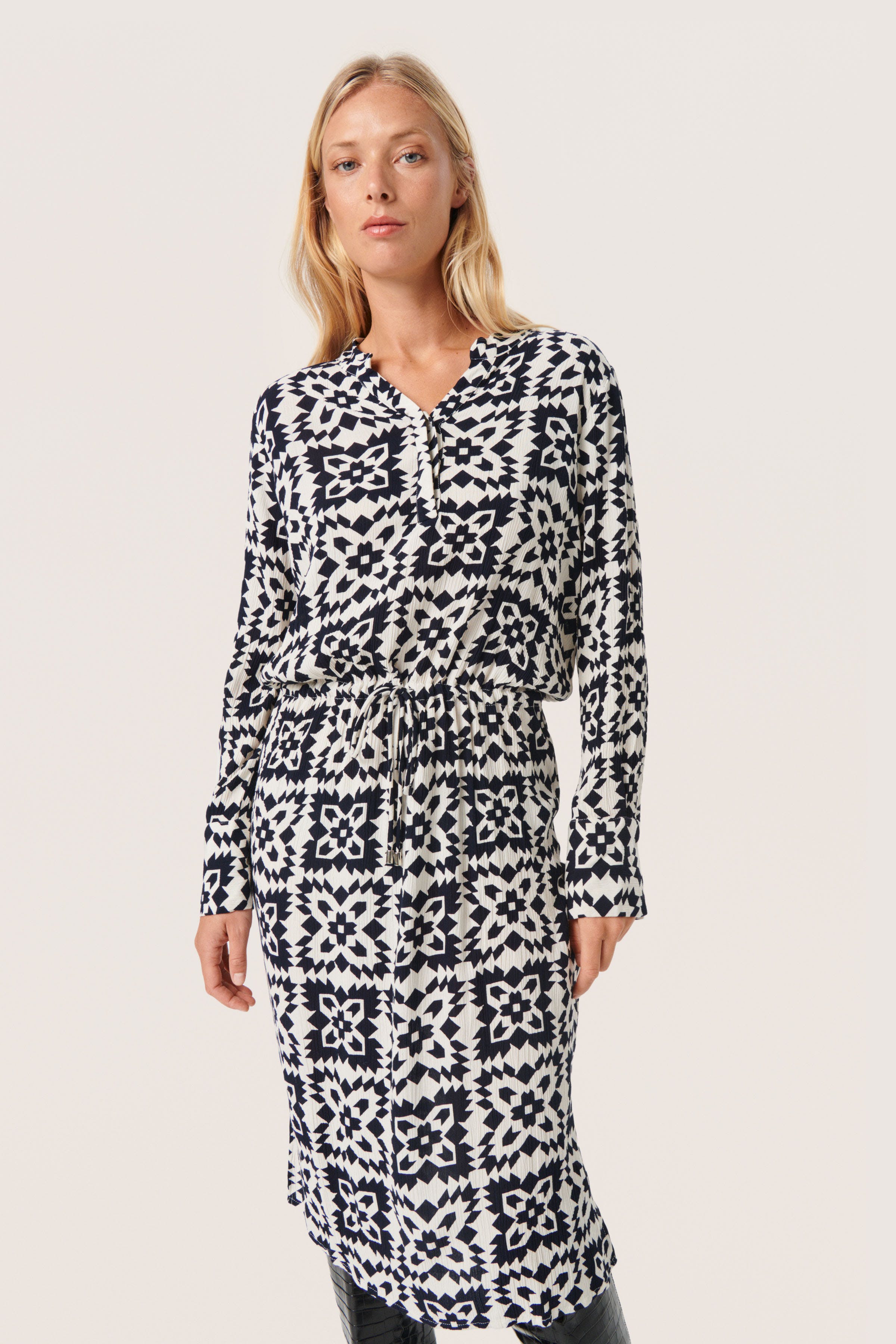 SLZaya Kleid LOOKBOOK FRONT 30407127-302588