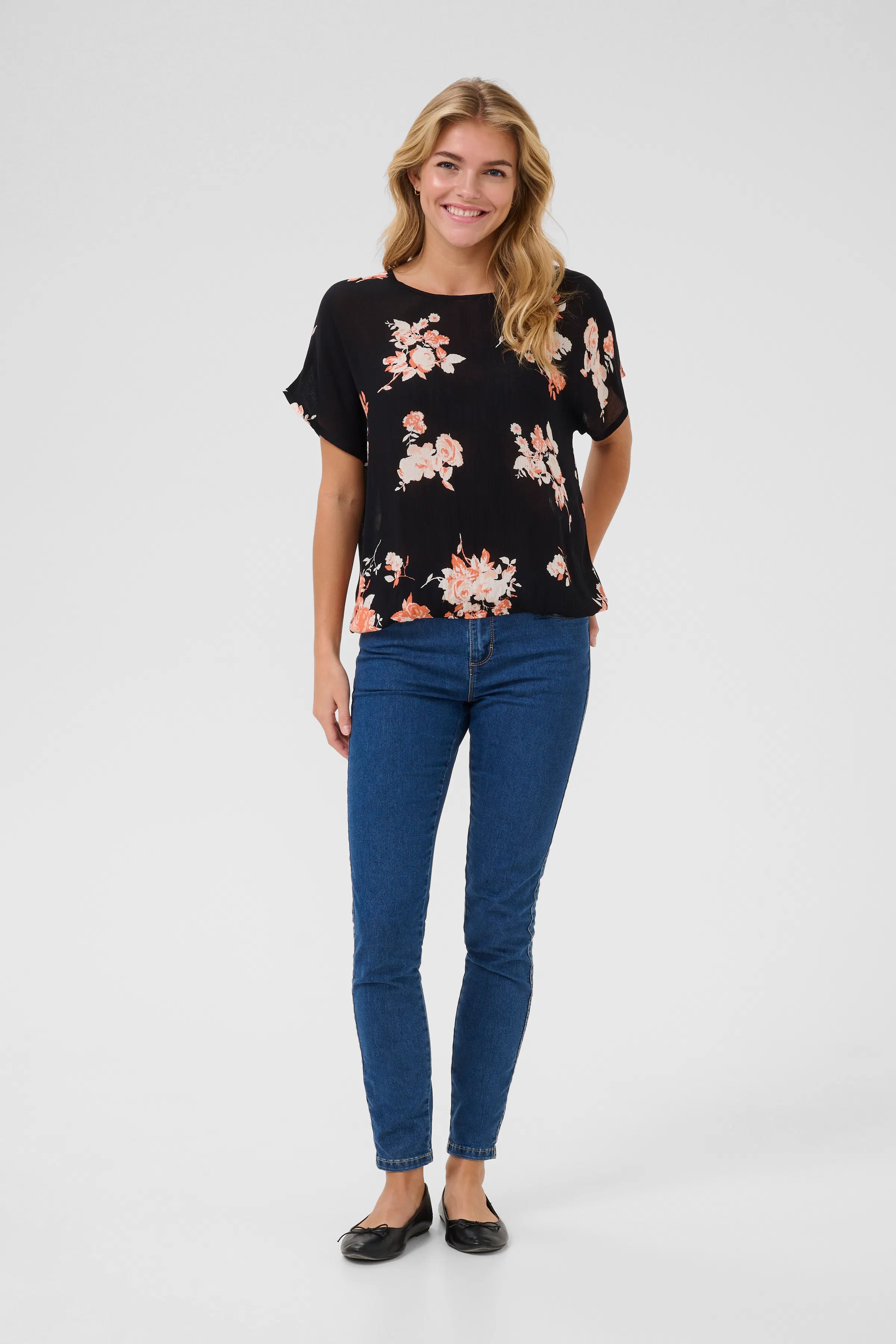 KAamber Bluse LOOKBOOK FRONT 10508257-107768