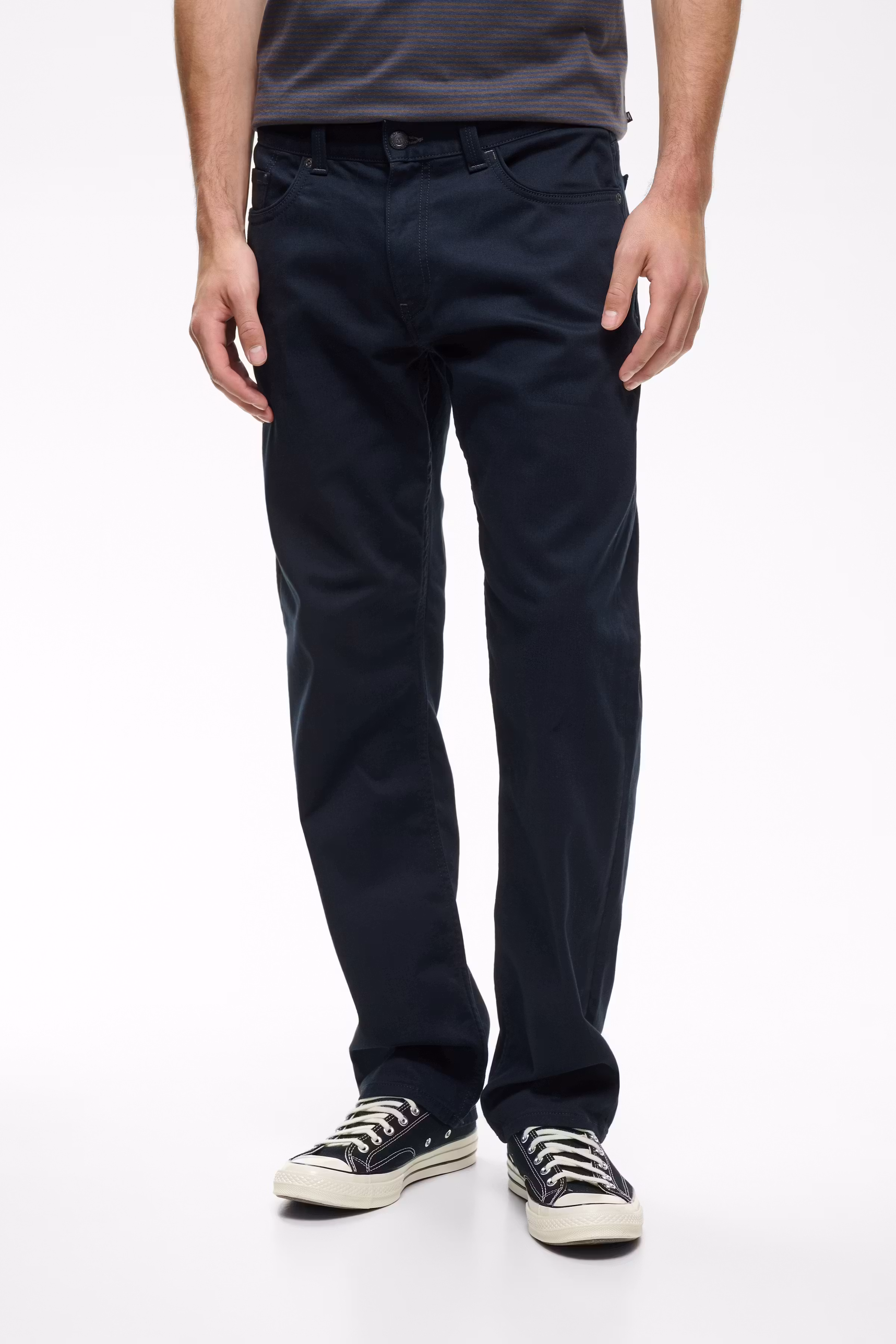 MAmike Hose LOOKBOOK FRONT 30209366-194011