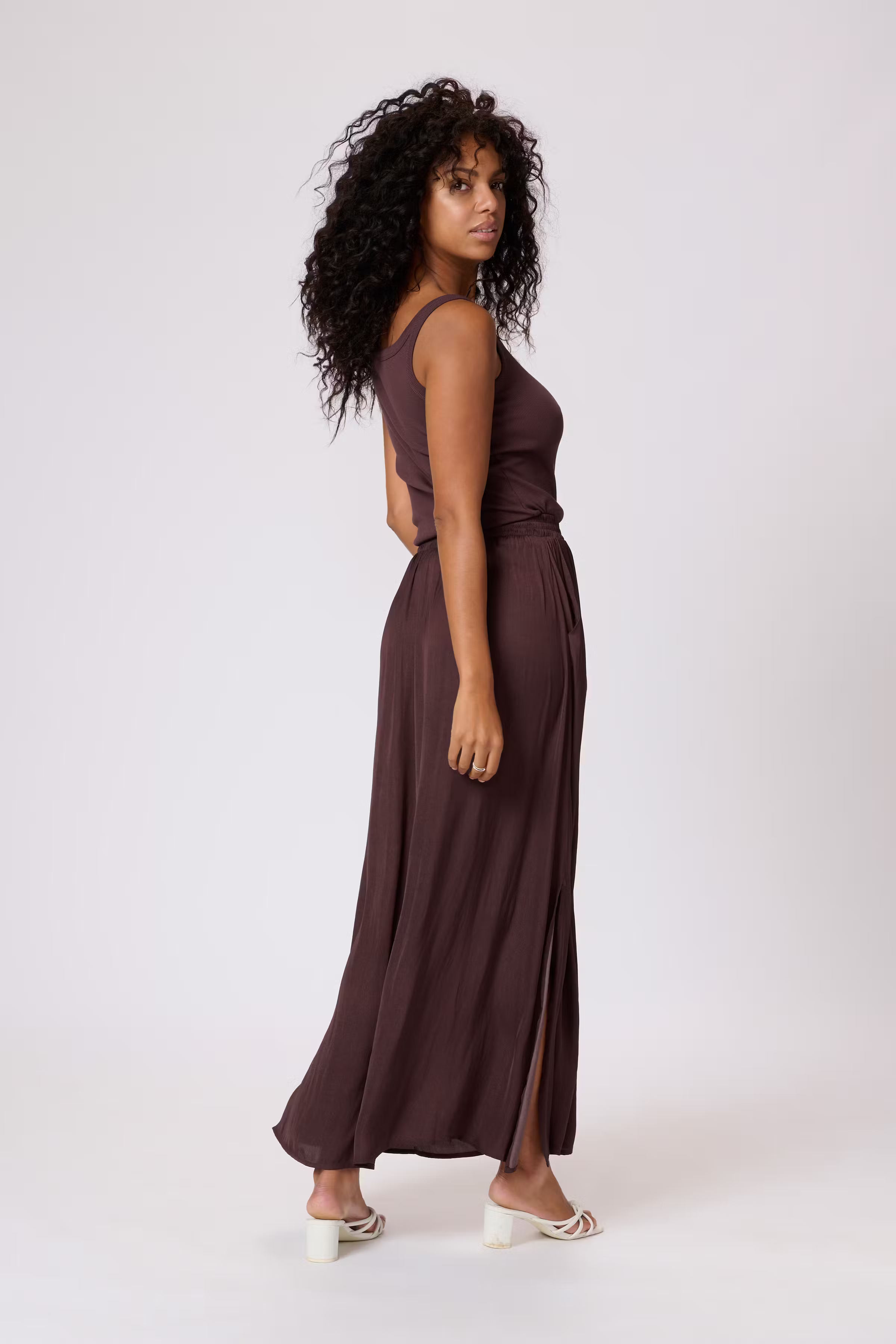 KAallie Kjol LOOKBOOK BACK 10509147-191619