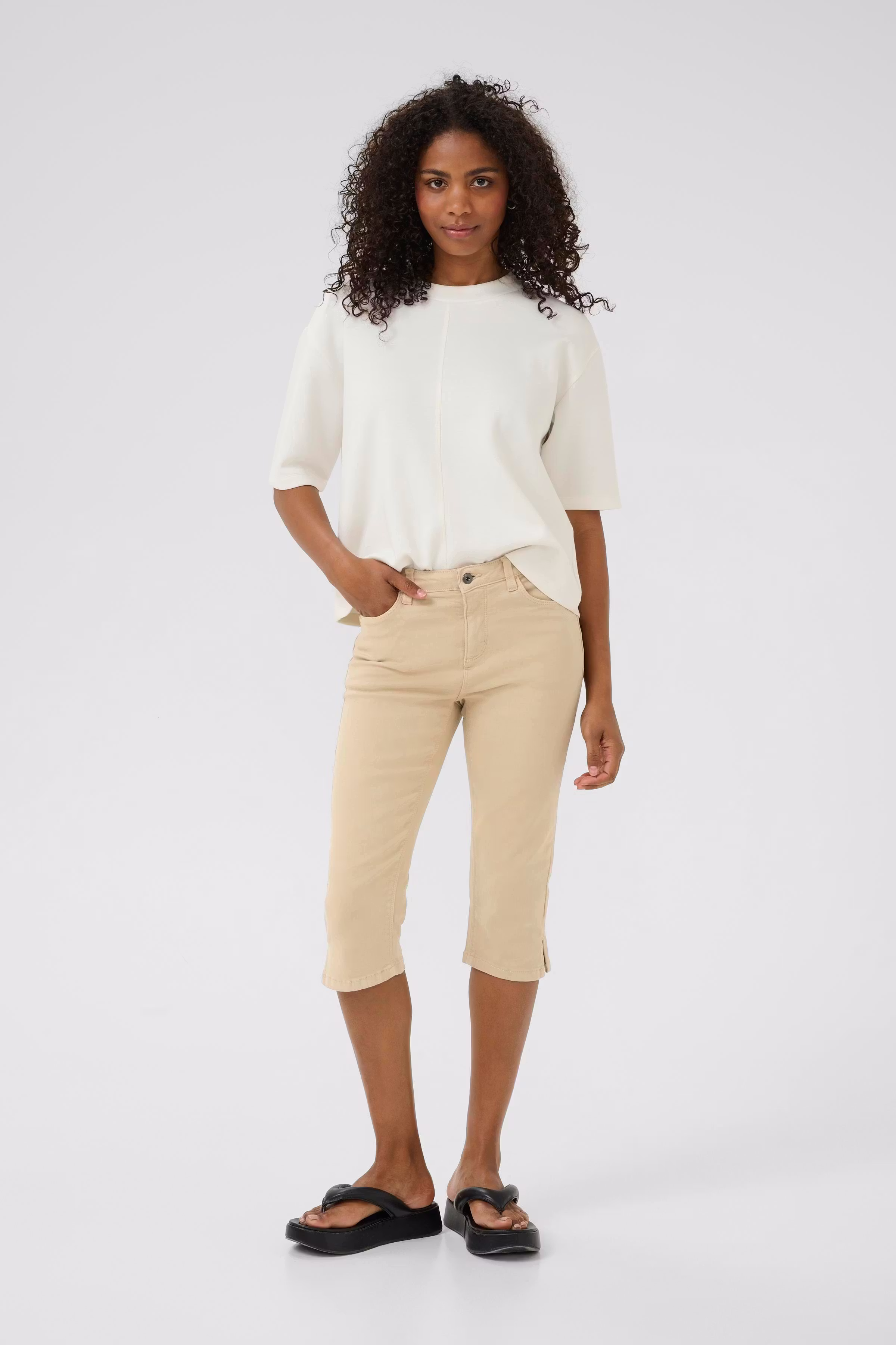 KAzelina Capri pants LOOKBOOK FRONT 10506525-151305