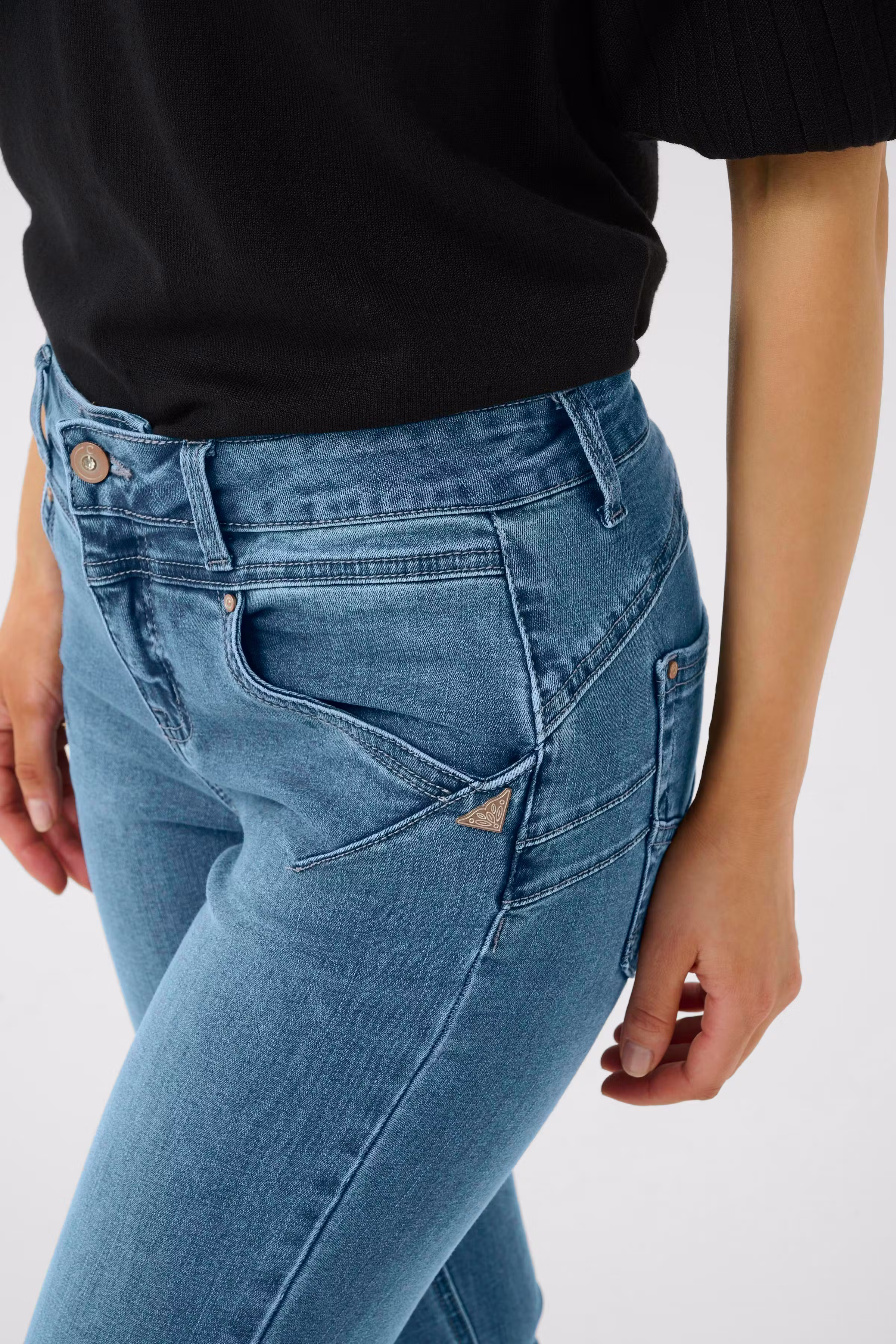 Amalie Jeans LOOKBOOK DETAIL 10604221-100116