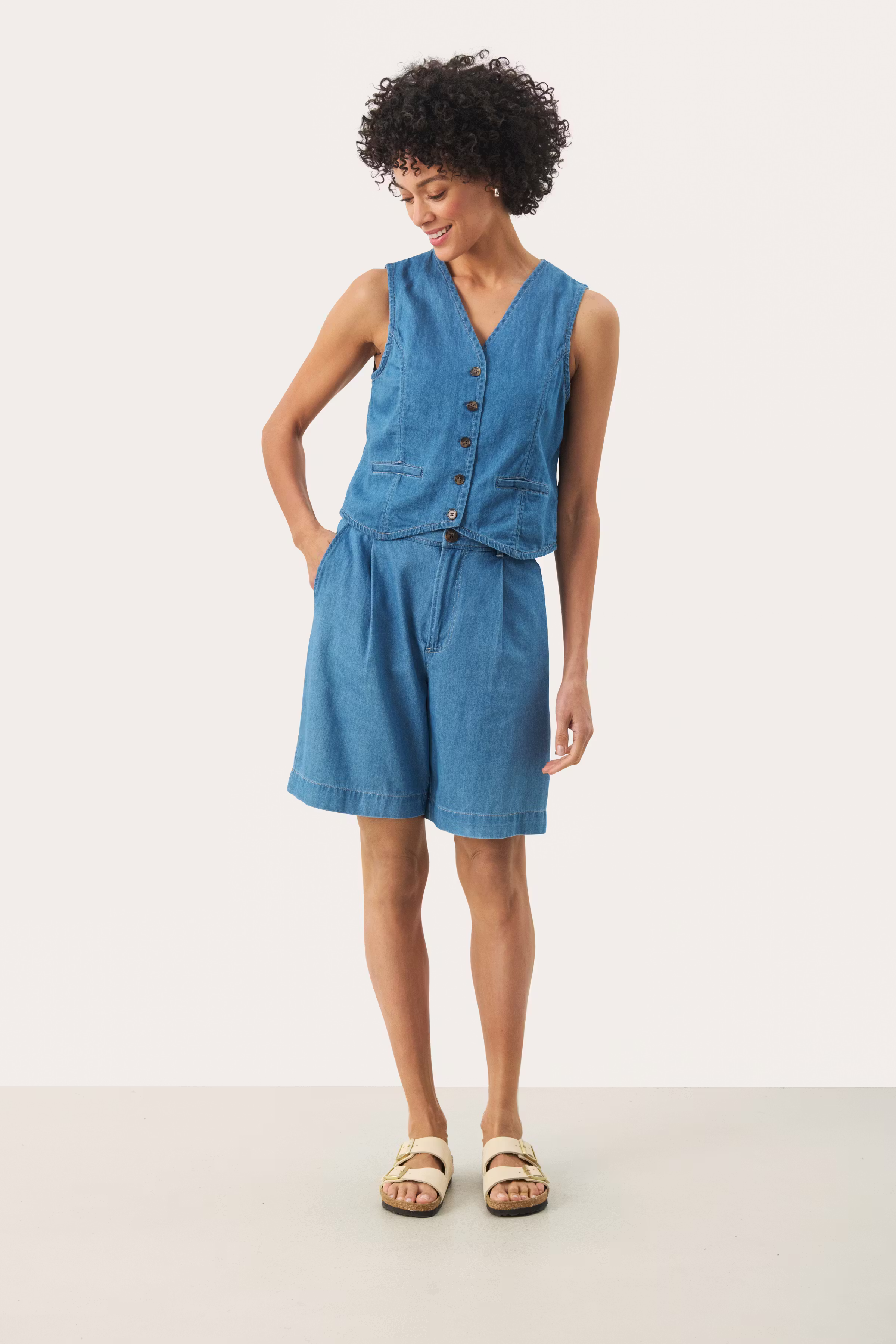 RaisaPW Waistcoat LOOKBOOK FRONT 30309640-300155