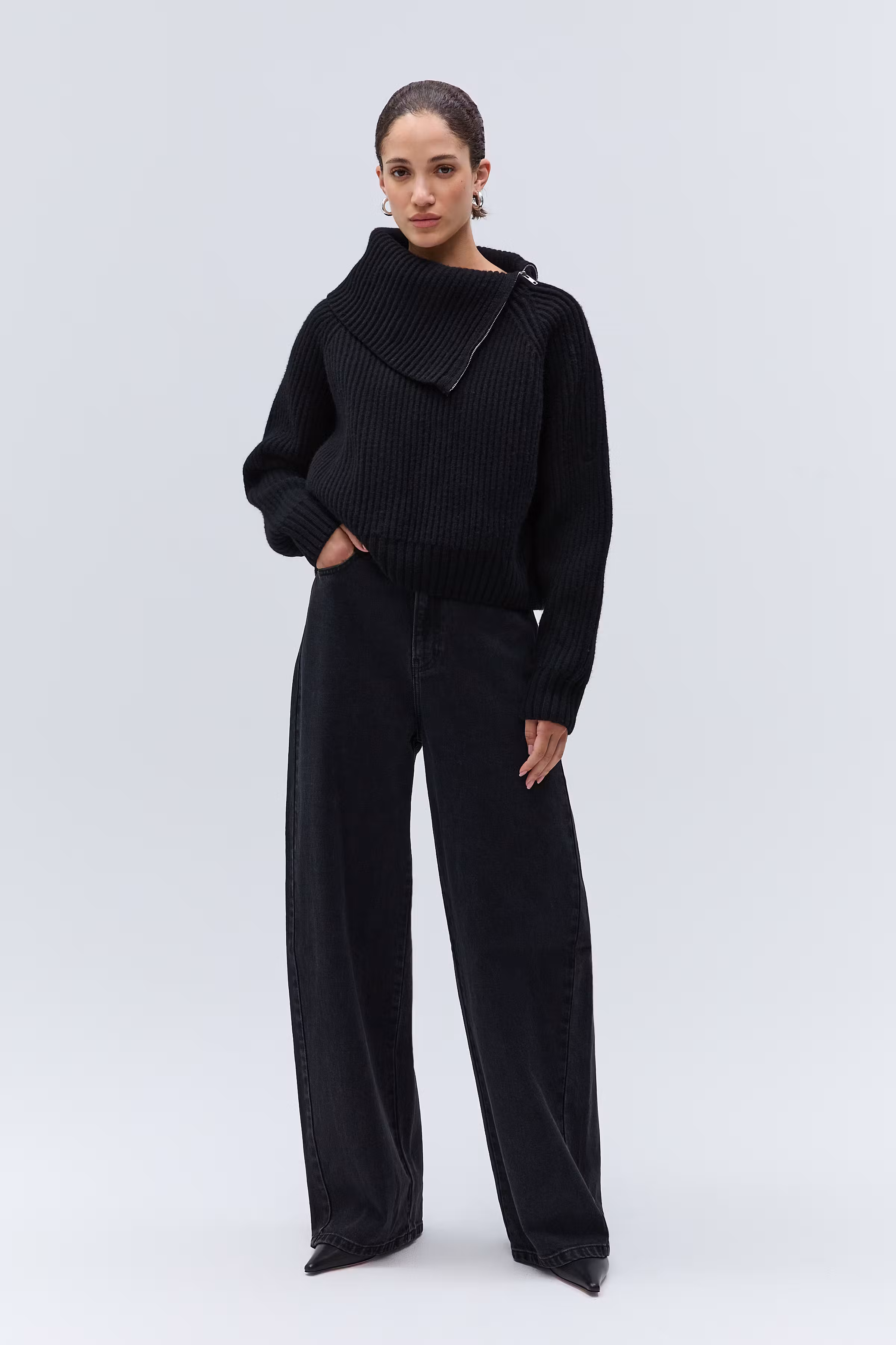 IOFIDELIA Pullover LOOKBOOK FRONT 30600000-BK999