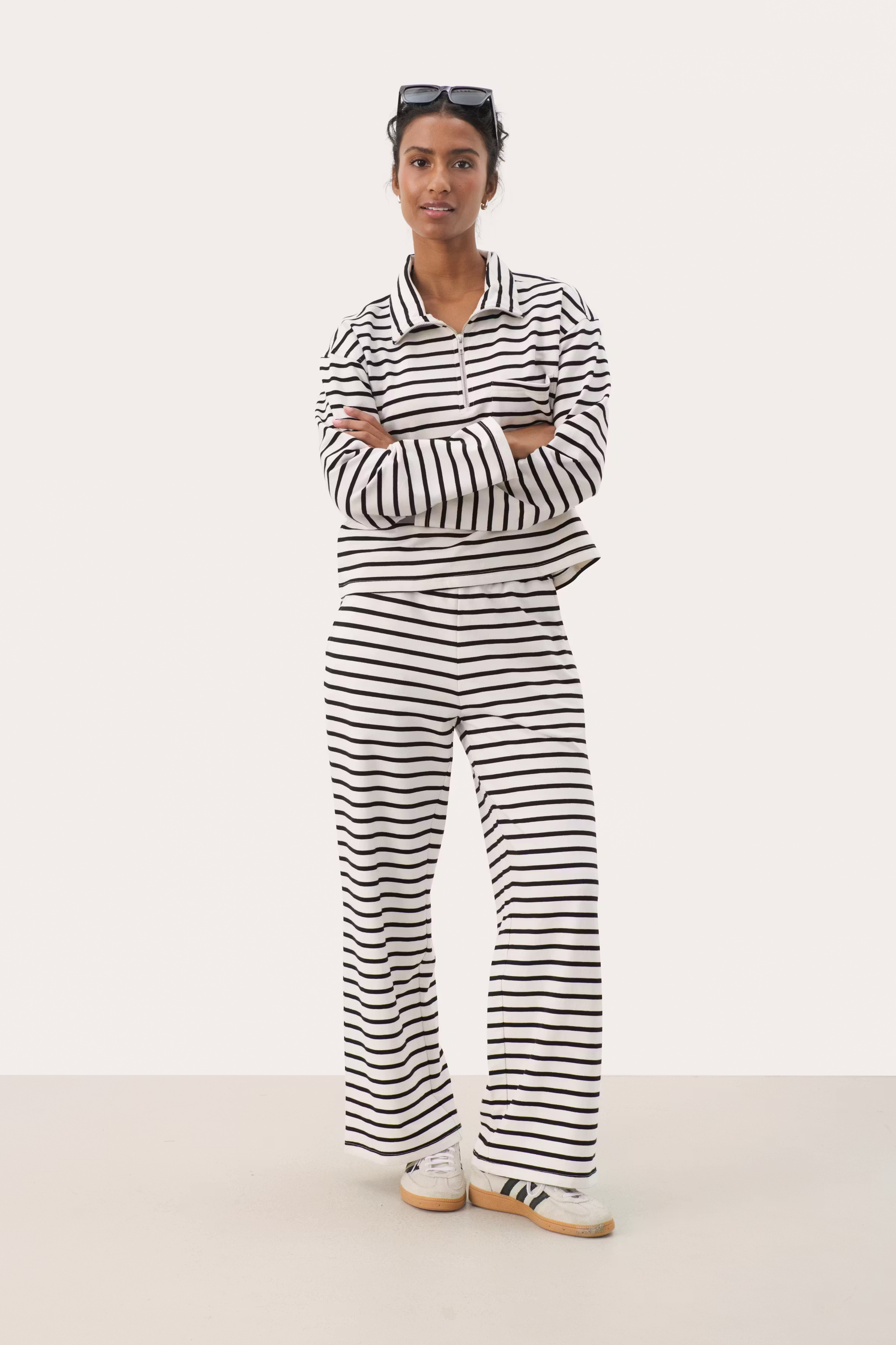 TyraPW Broek LOOKBOOK BACK 30309842-303971