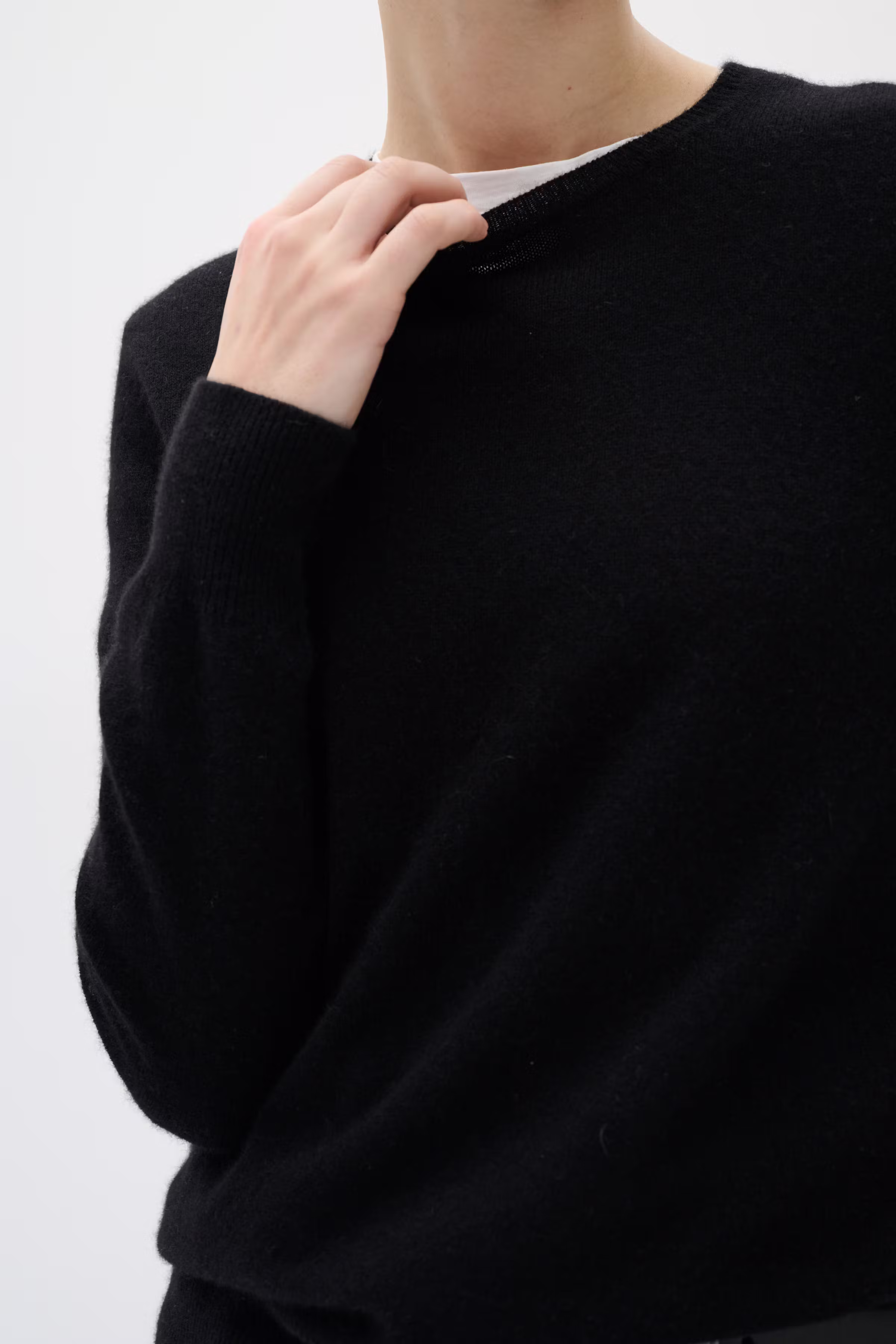 LukkaIW Crew-neck Cashmere Pullover LOOKBOOK DETAIL 30107629-10050