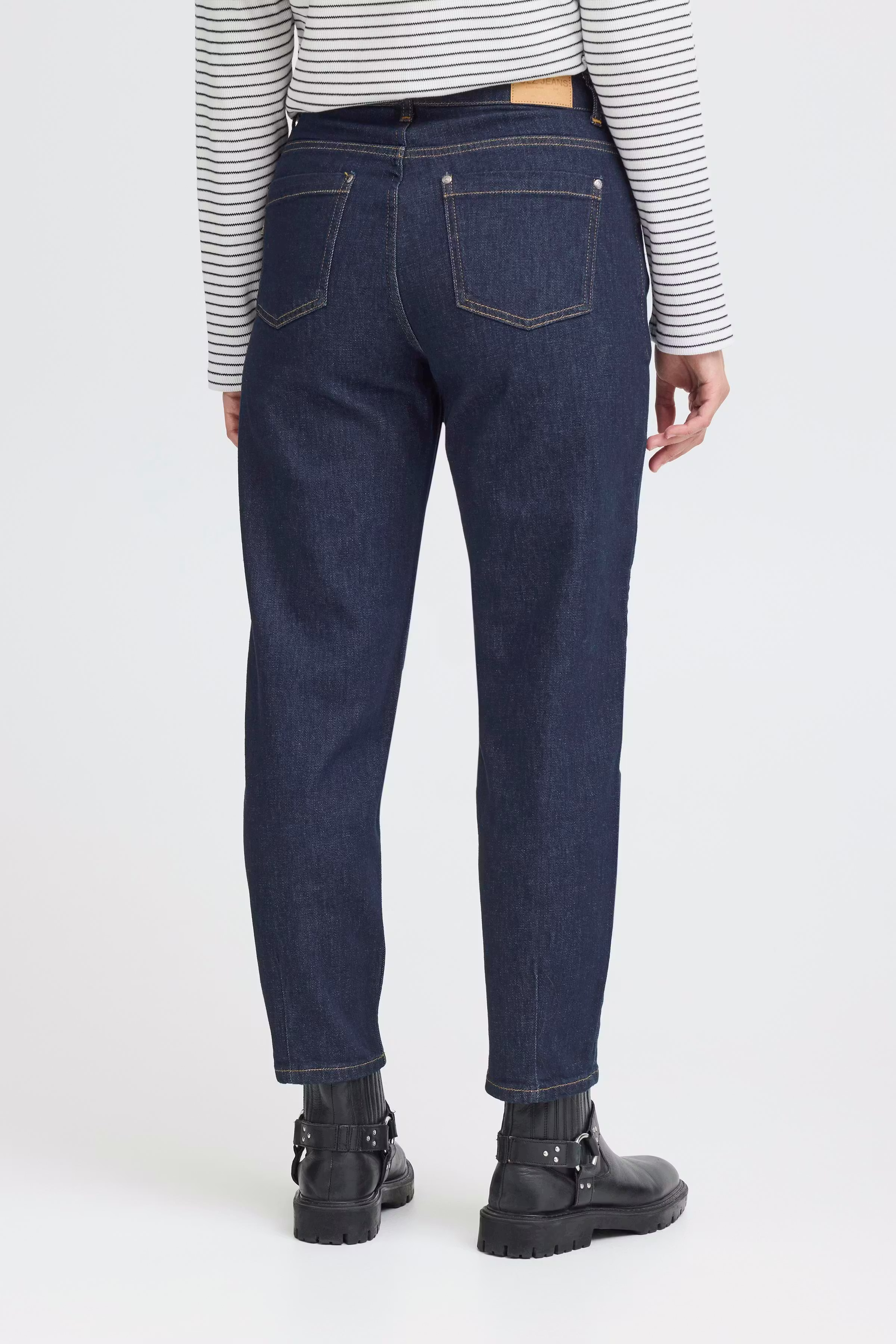 PZLIRA UHW Jeans Tapered Leg LOOKBOOK BACK 50209032-200002