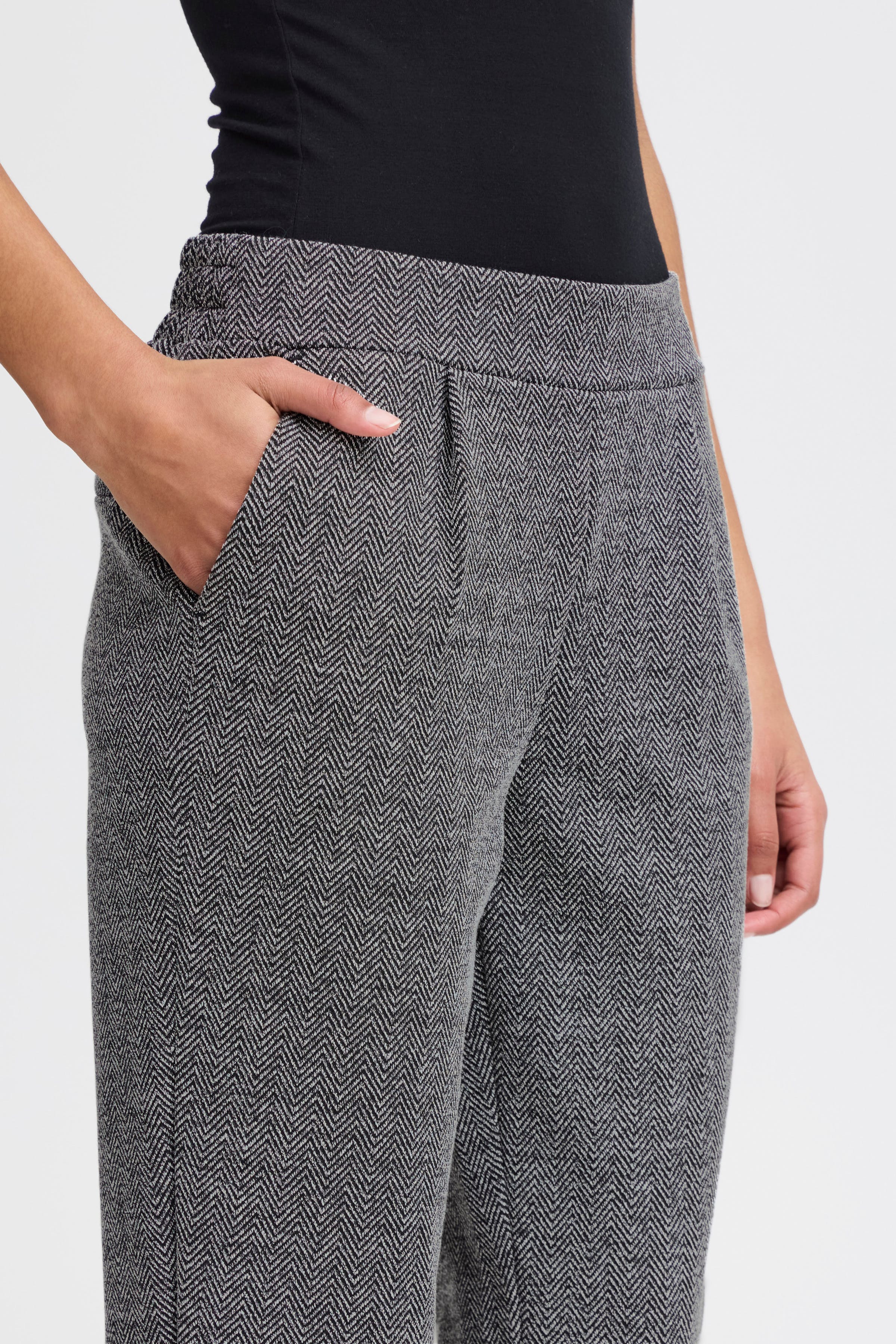 IHKATE JACQUARD Trousers LOOKBOOK DETAIL 20121601-203523