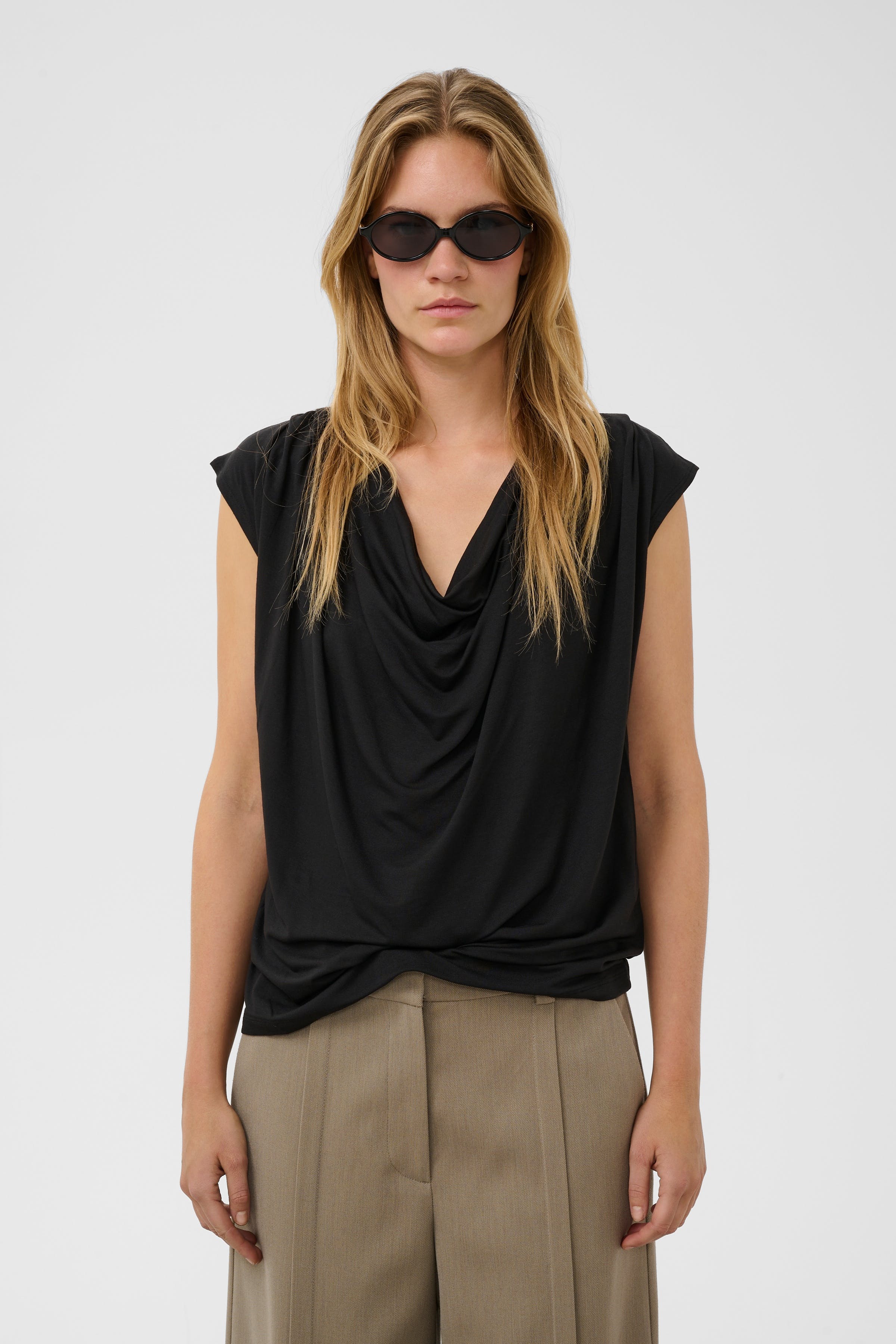 SLHanadi Top LOOKBOOK FRONT 30409232-194008