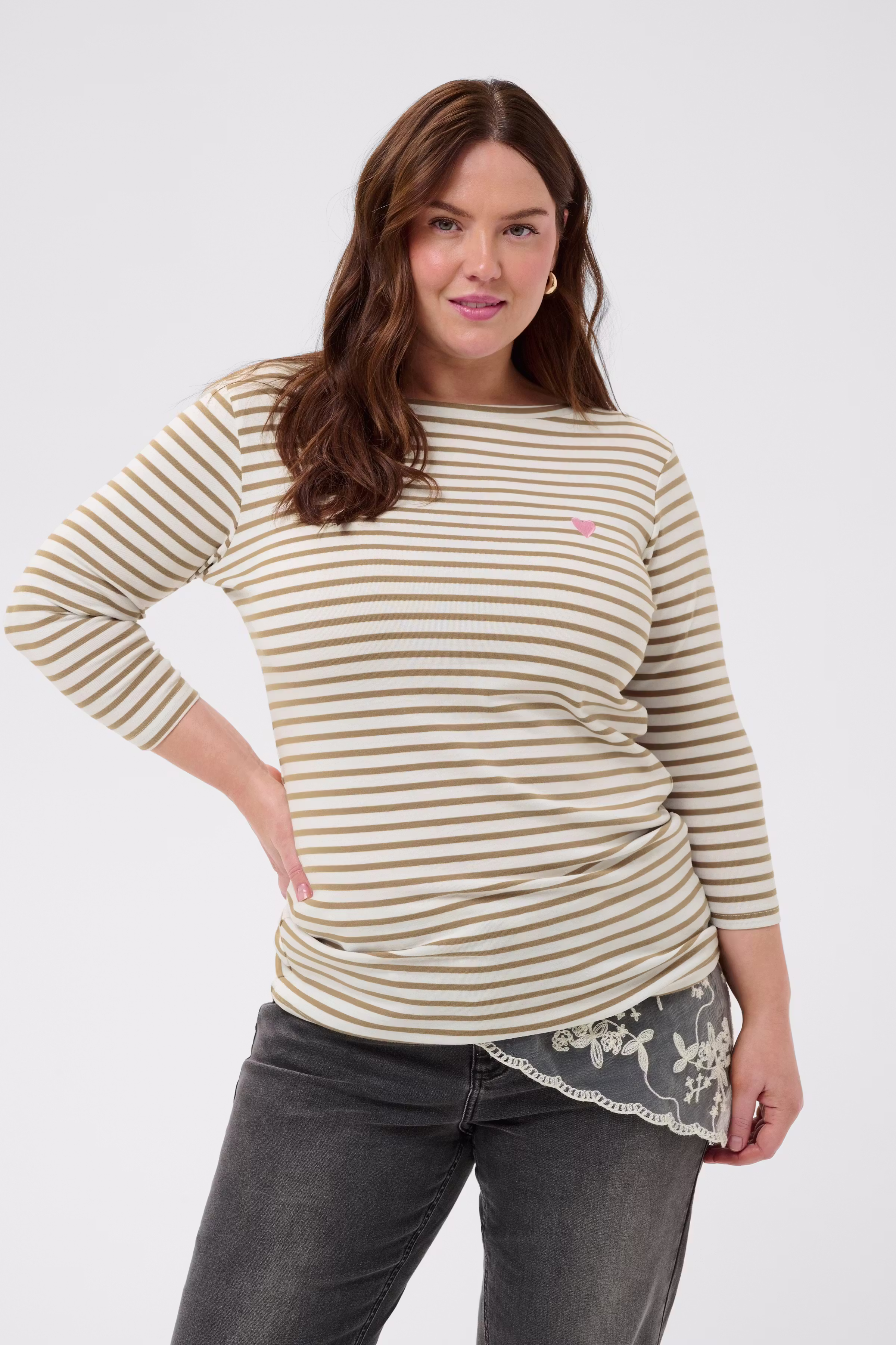 KClia T-shirt LOOKBOOK FRONT 10584203-109481