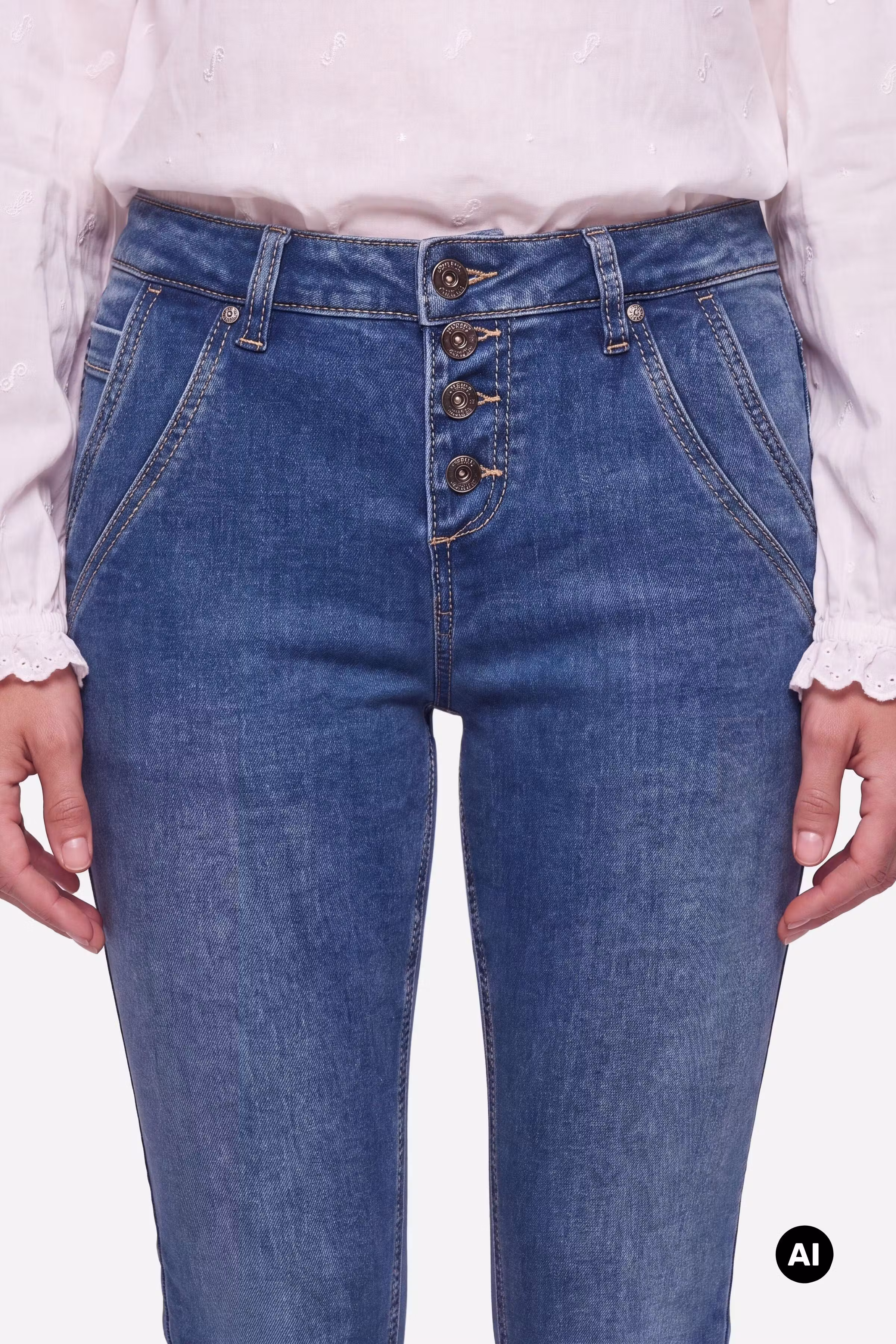 CRSandy Jeans LOOKBOOK FRONT 10610602-102572