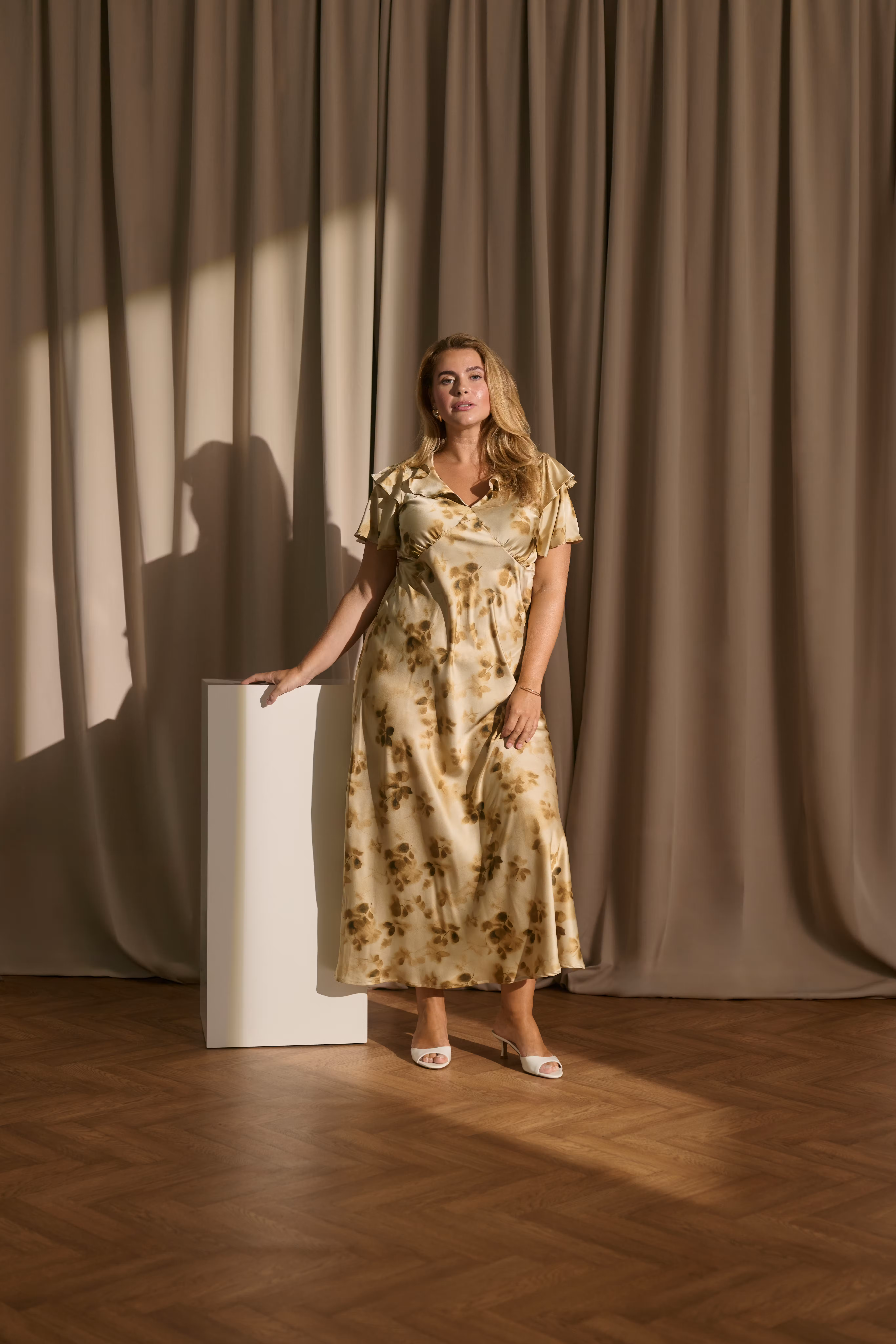 KCjamie Kleid LOCATION NONE 10584344-1000821