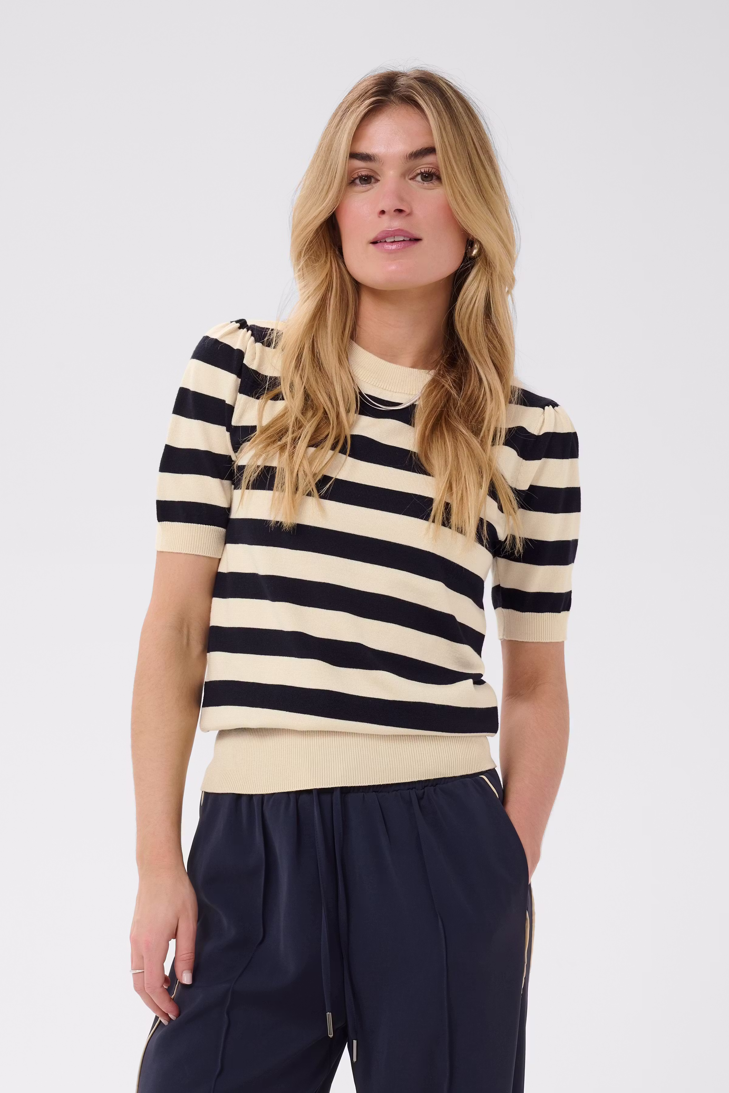 MilaSZ Pullover LOOKBOOK FRONT 30513931-305102