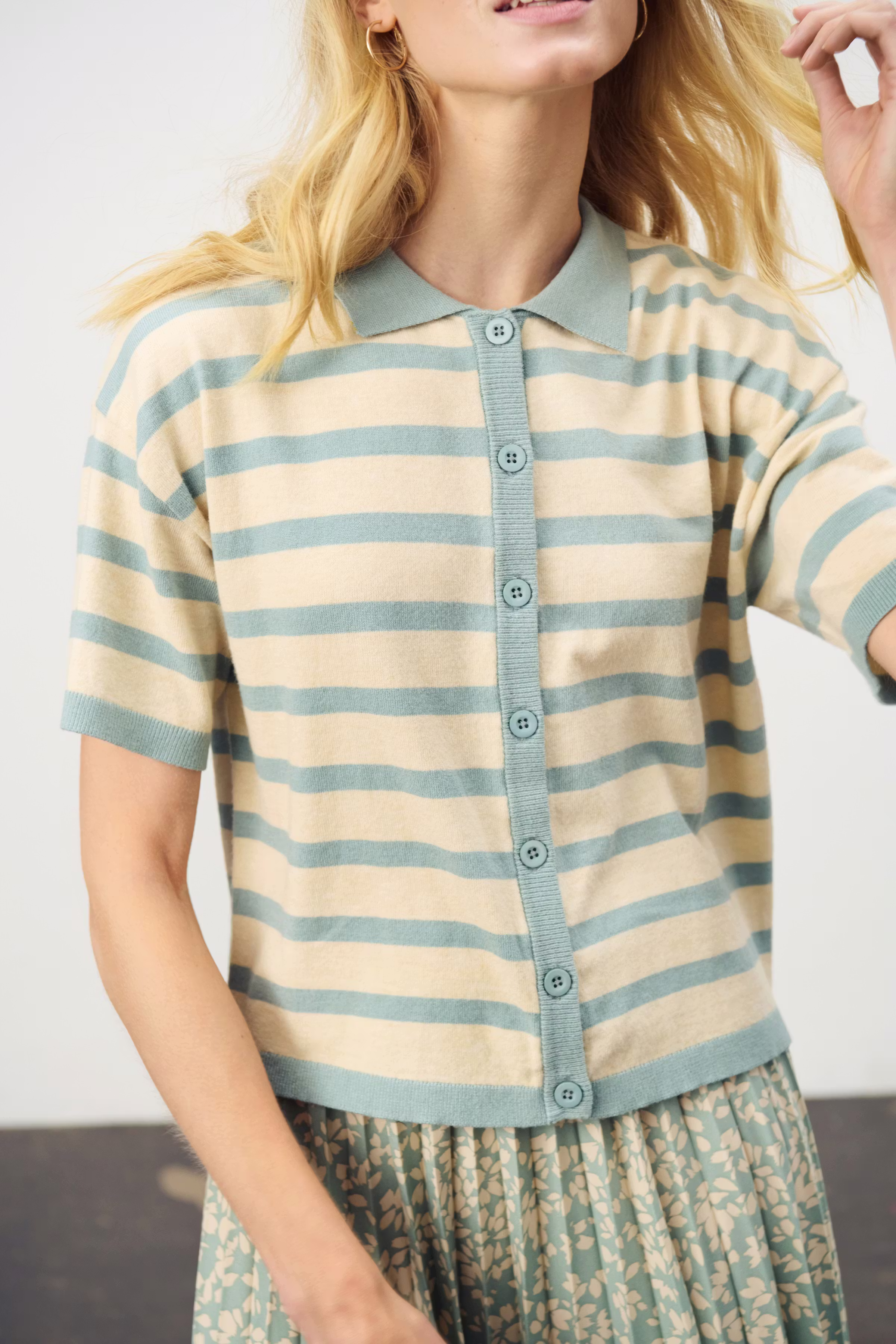 LikamSZ Cardigan LOCATION NONE 30514160-303958