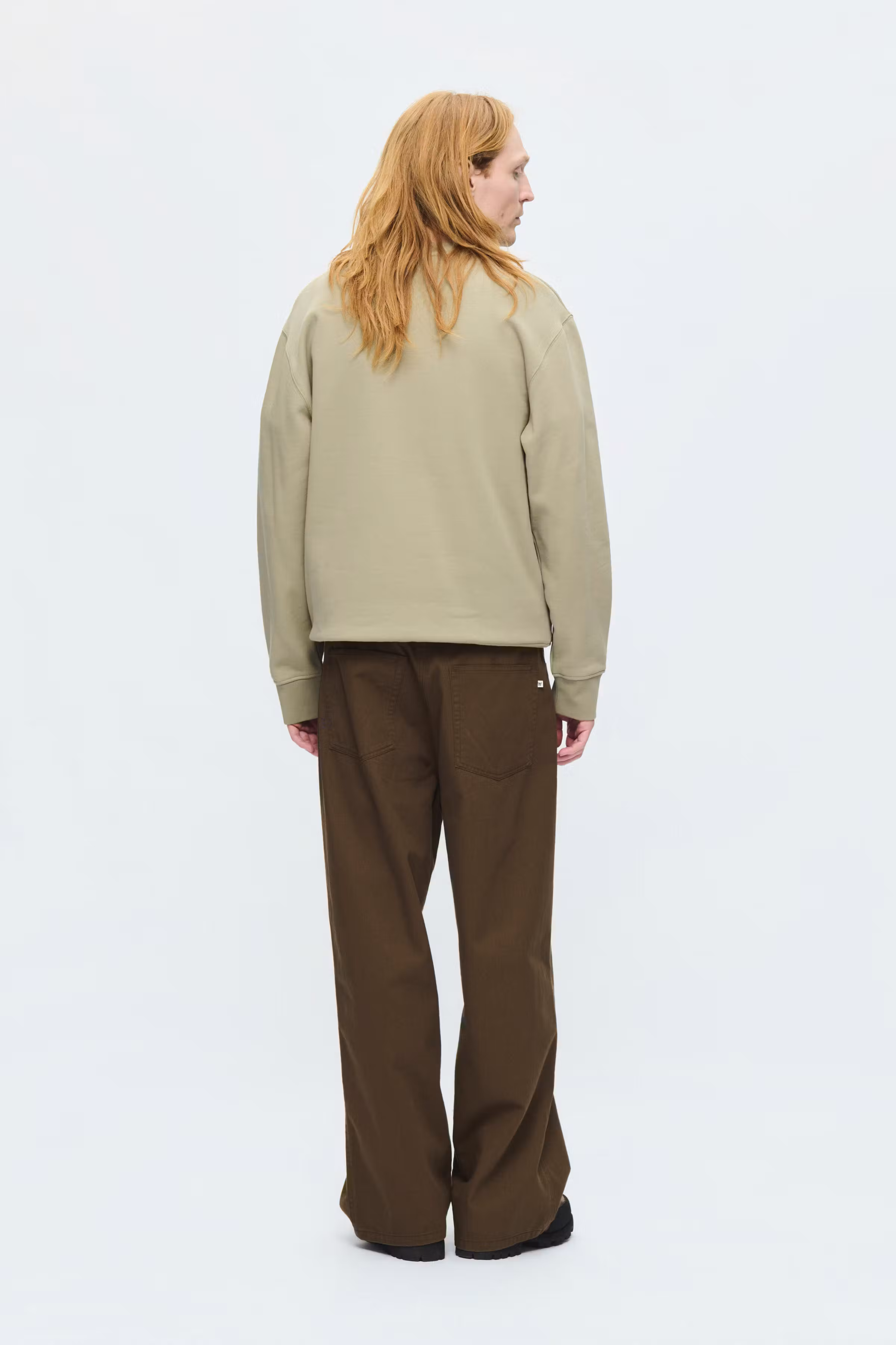 WWNoel AA Chest Print Sweatshirt LOOKBOOK BACK 30250163-170619