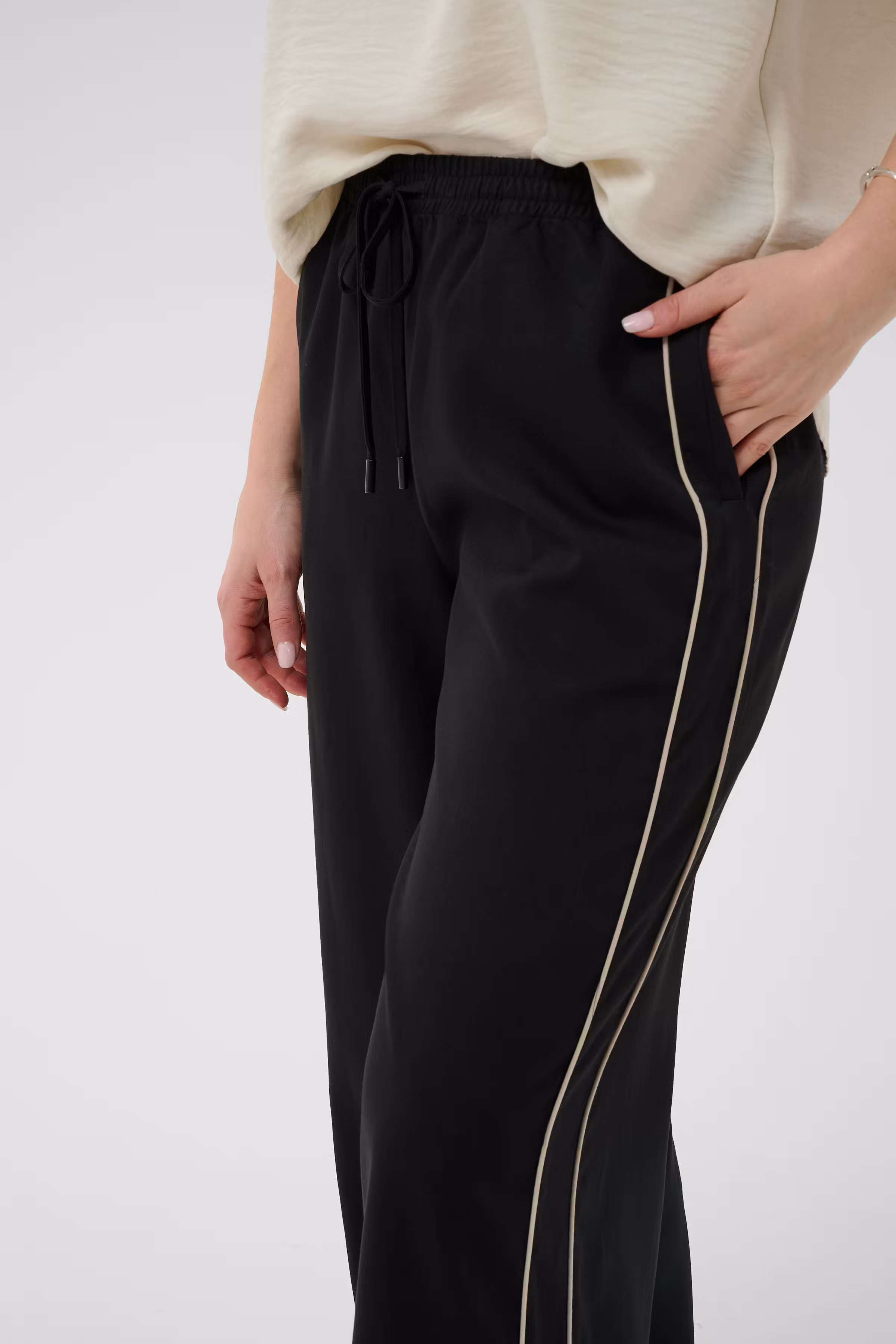 BProsalee Byxor LOOKBOOK DETAIL 40200124-100121