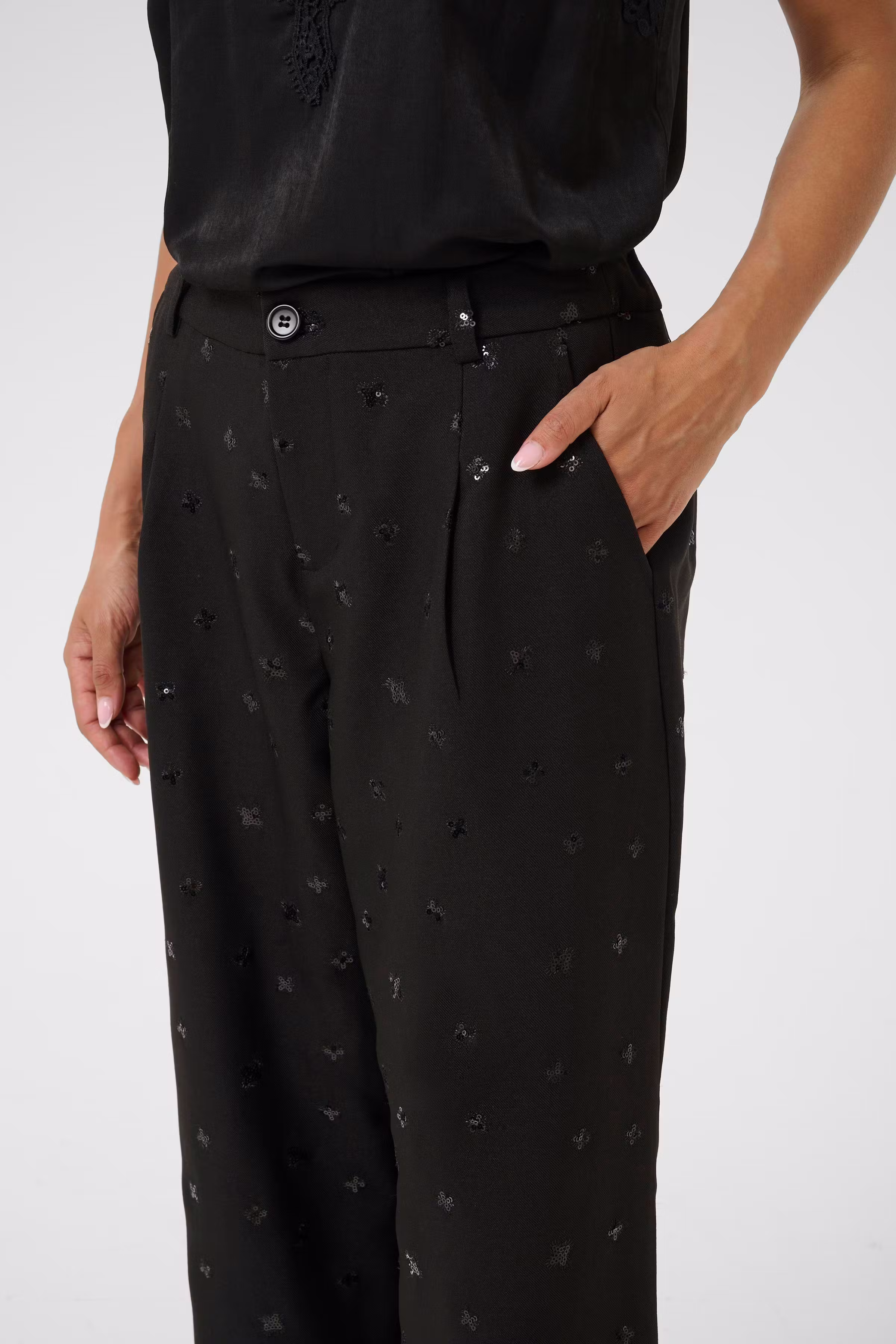 CRLona Trousers LOOKBOOK DETAIL 10614373-100120