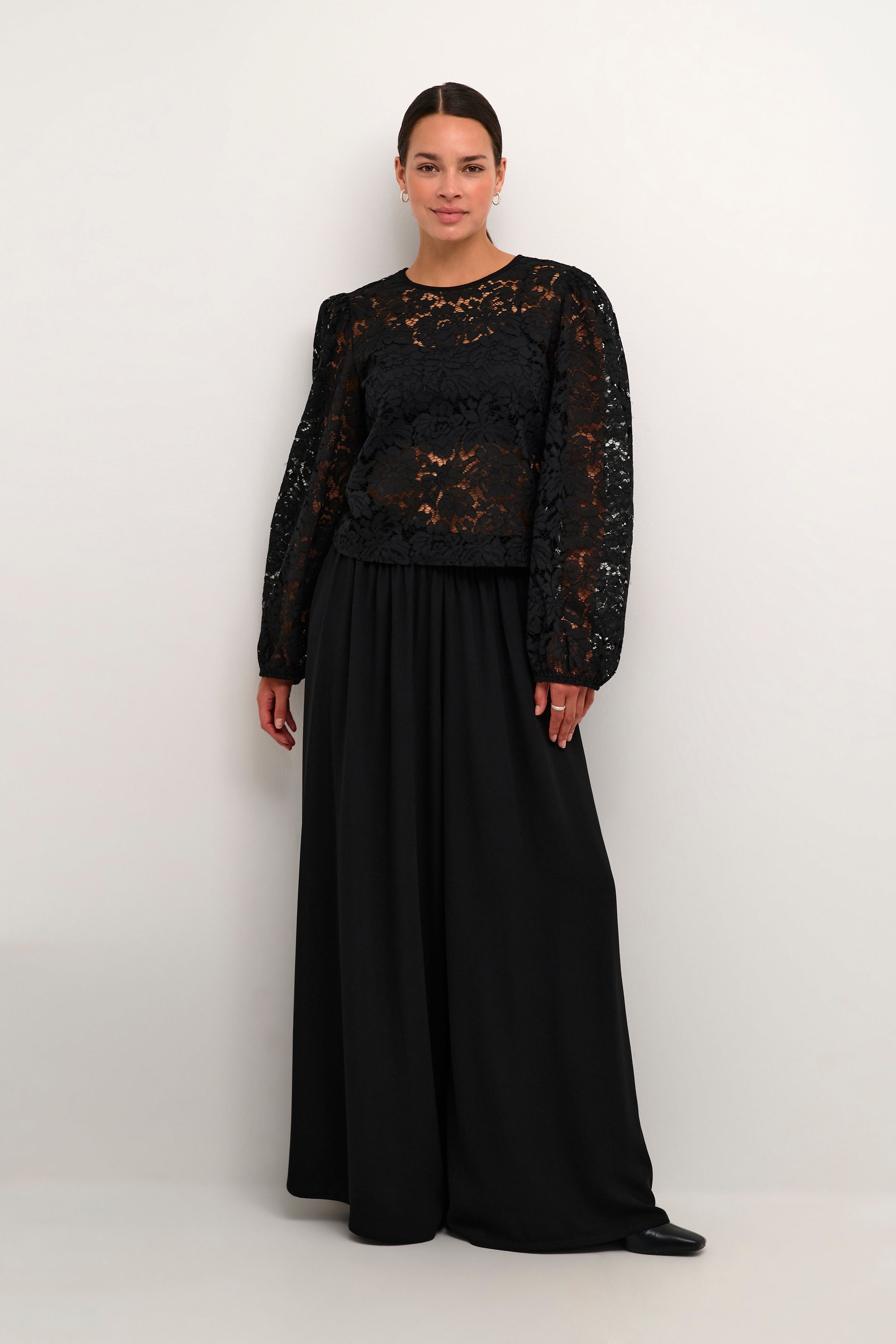 KAnomi Spitzenbluse LOOKBOOK FRONT 10509158-100121