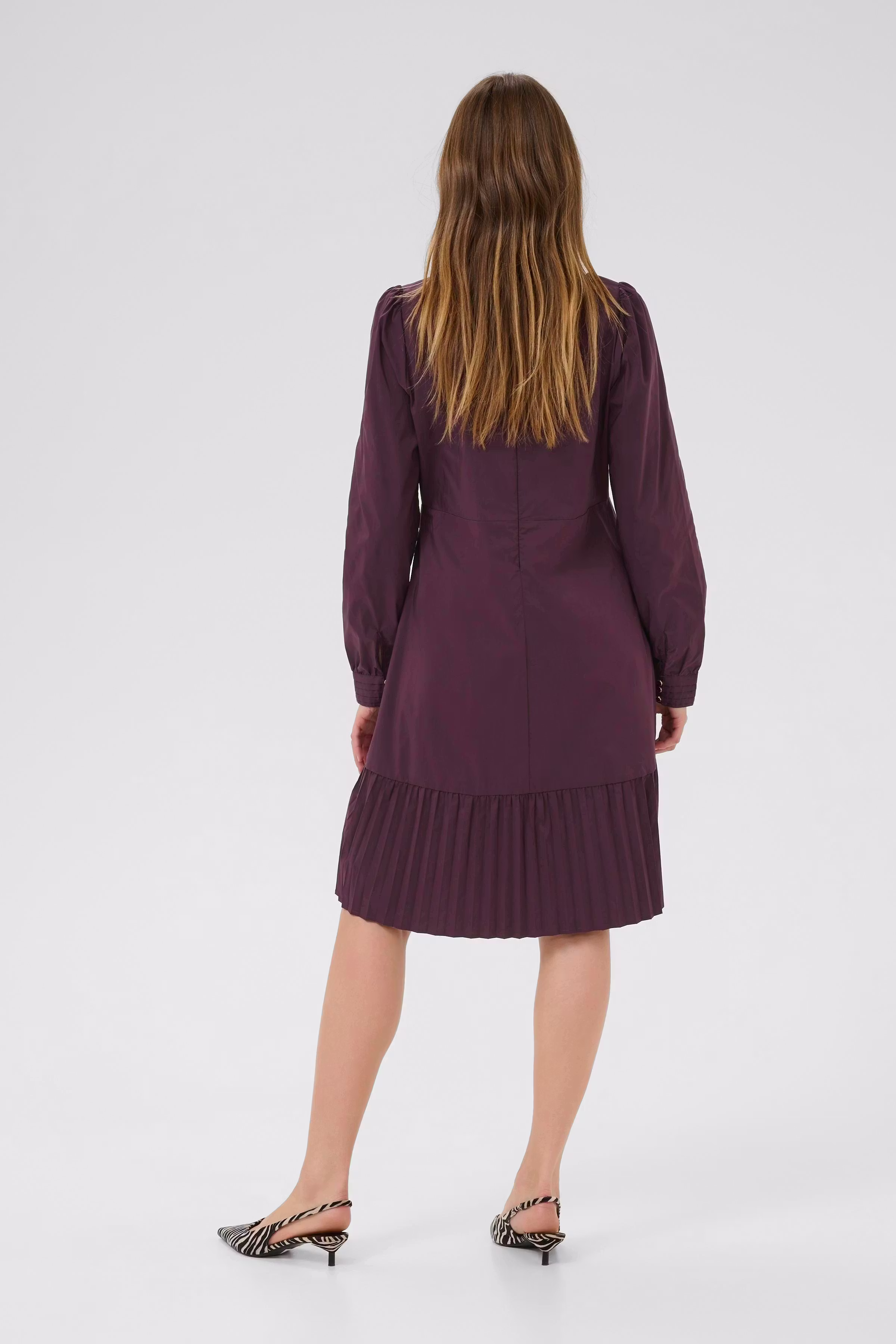 CUbeate Kleid LOOKBOOK BACK 50111419-192118