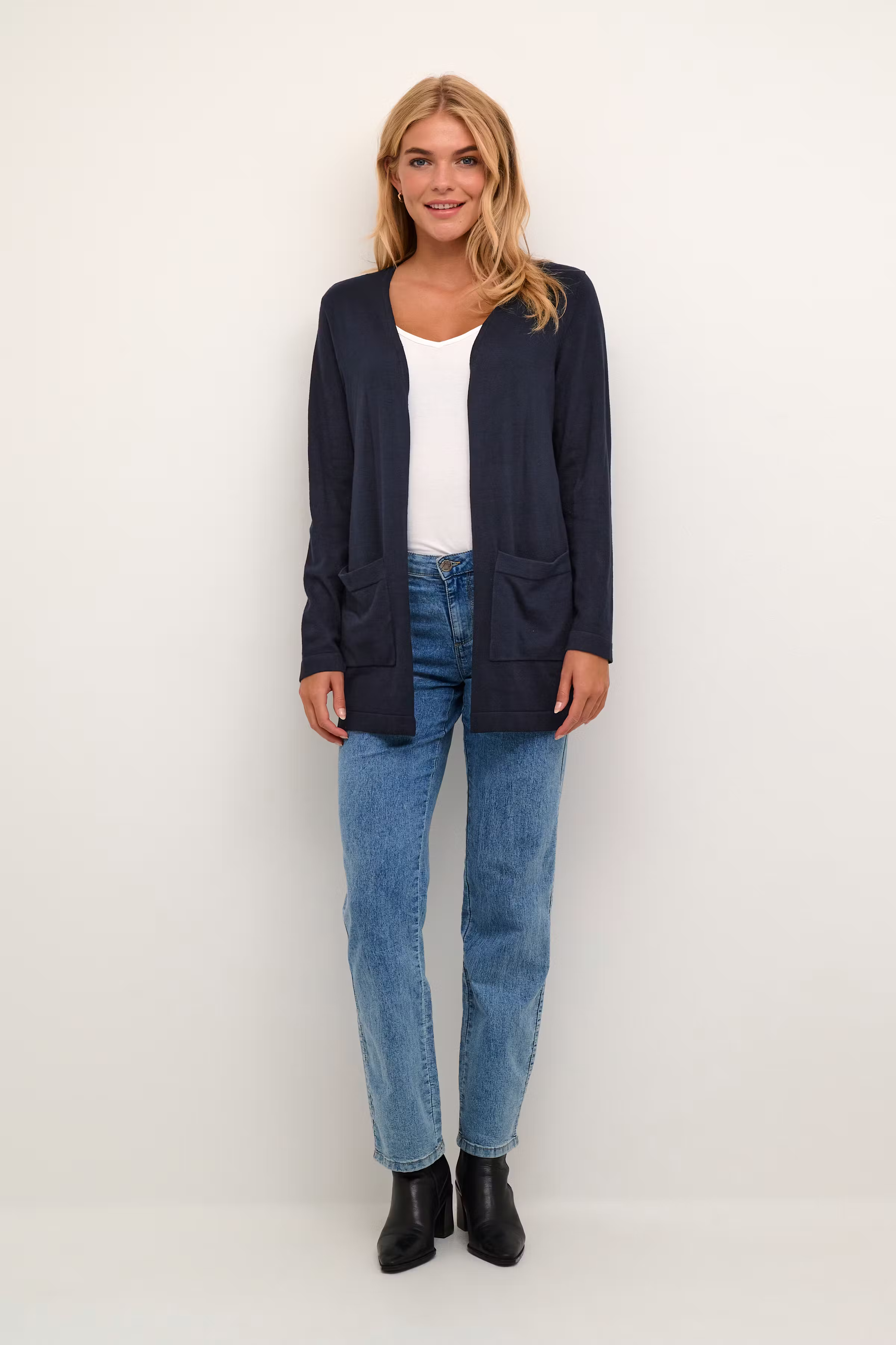 KAfenia Cardigan LOOKBOOK FRONT 10507682-194020